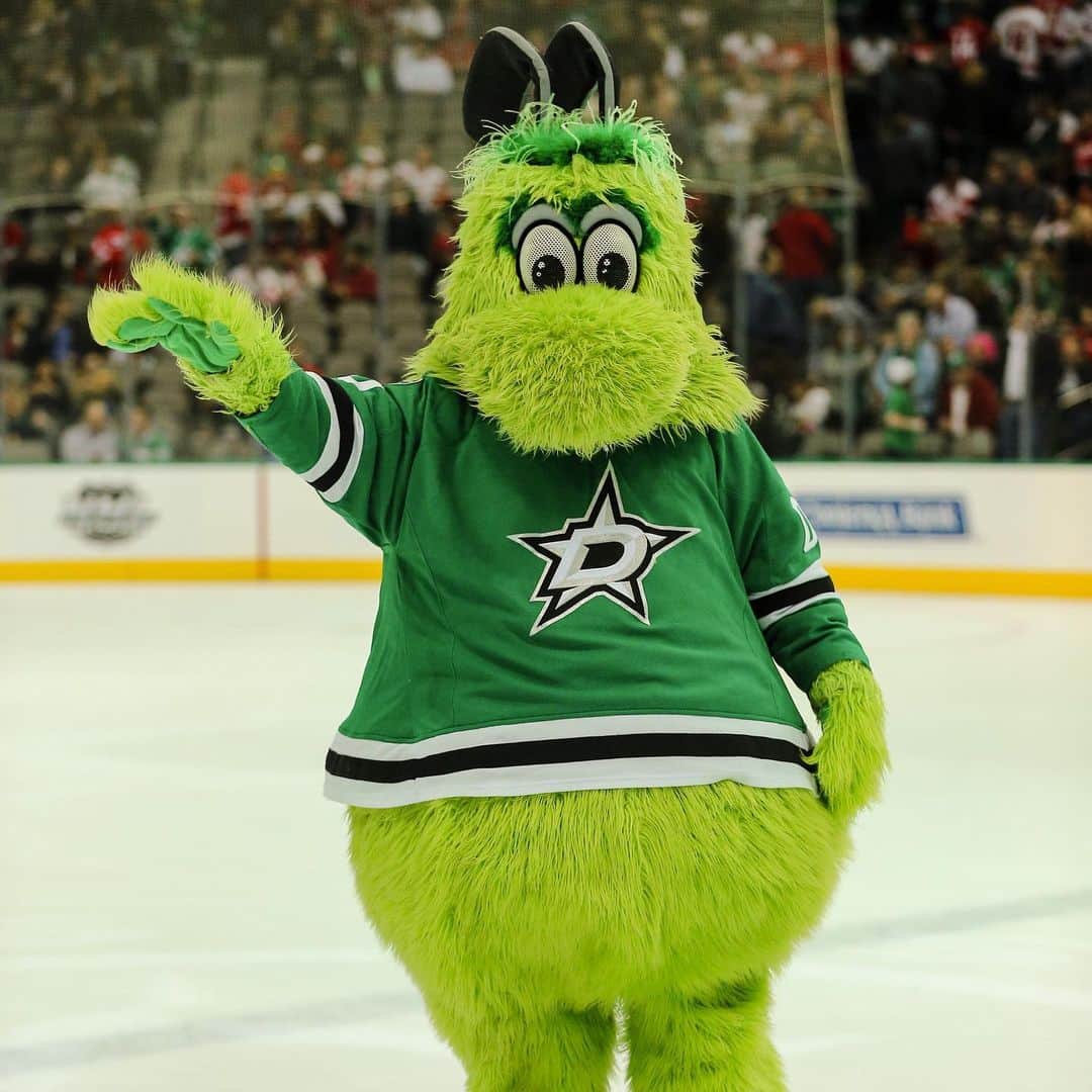 NHLさんのインスタグラム写真 - (NHLInstagram)「Don't forget that mascots have some of the best hair in the entire League. Who's your pick in this week's @greatclips #HockeyHair showdown – one of these or another crazy character?」5月31日 11時28分 - nhl