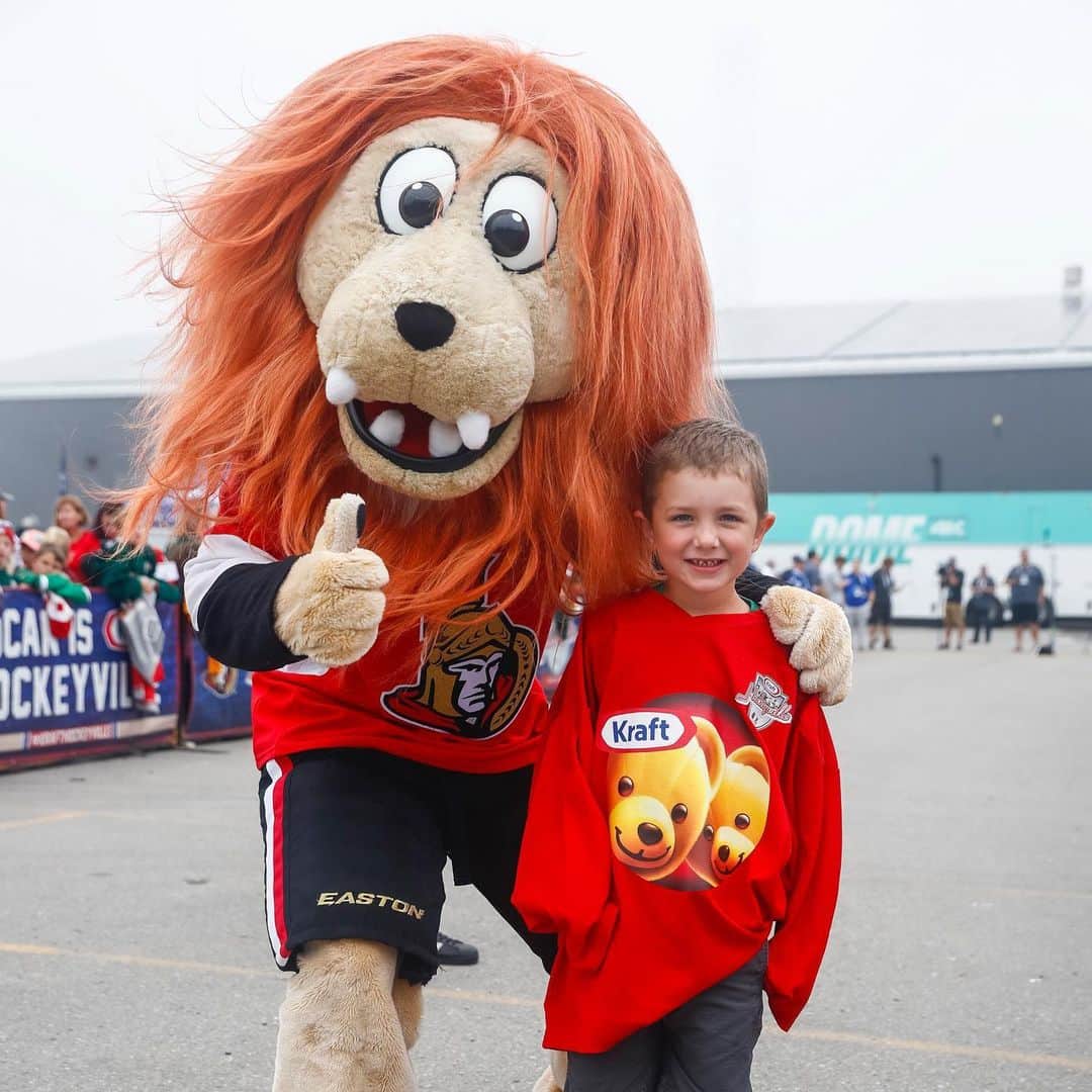 NHLさんのインスタグラム写真 - (NHLInstagram)「Don't forget that mascots have some of the best hair in the entire League. Who's your pick in this week's @greatclips #HockeyHair showdown – one of these or another crazy character?」5月31日 11時28分 - nhl