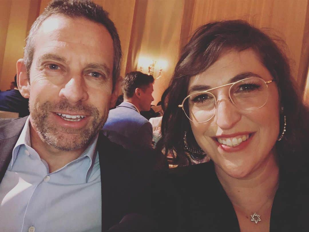 メイム・ビアリクさんのインスタグラム写真 - (メイム・ビアリクInstagram)「With my former #UCLA neuroscience classmate and very famous writer and philosopher @samharrisorg at the#emaawards2019」5月31日 11時52分 - missmayim