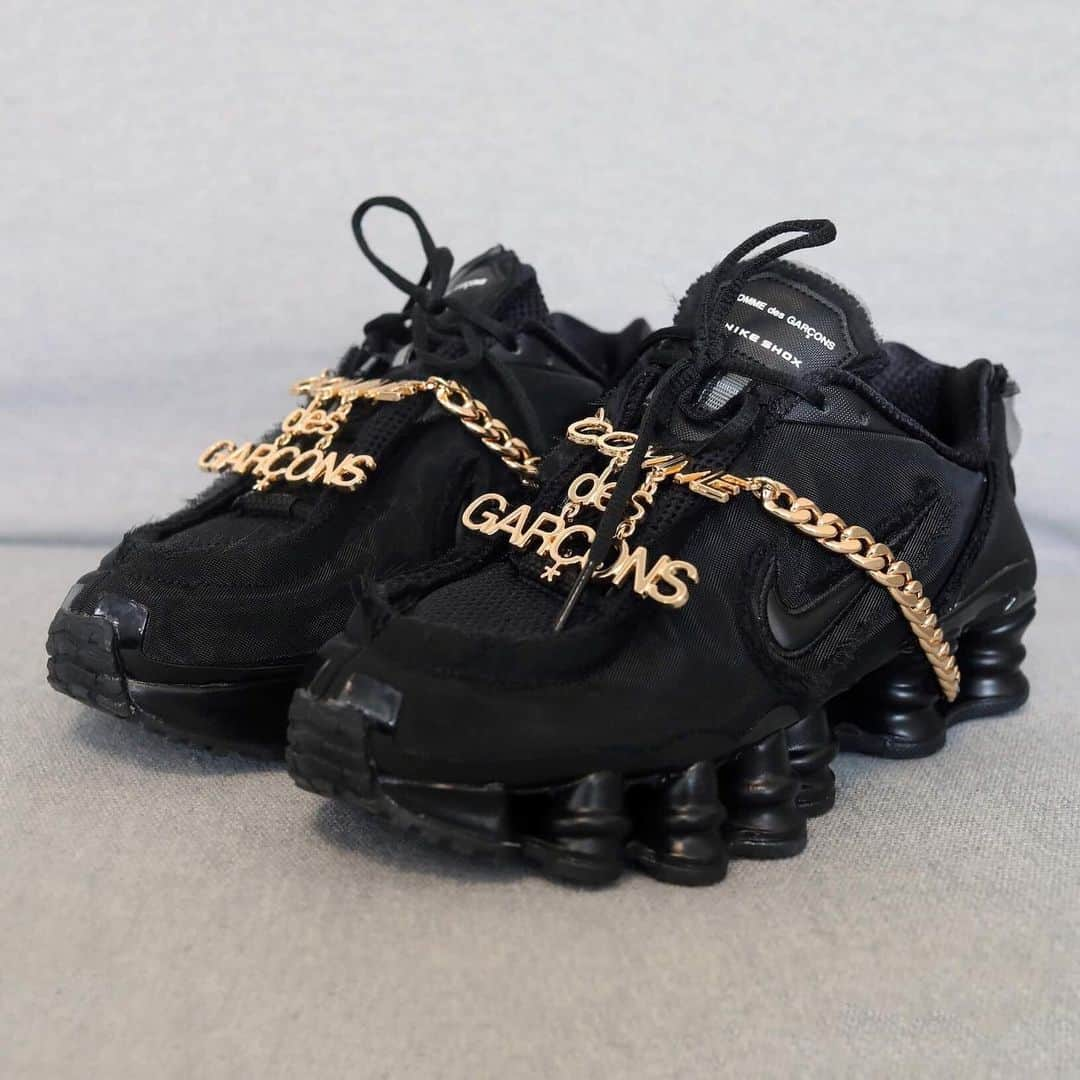 HYPEBEASTさんのインスタグラム写真 - (HYPEBEASTInstagram)「@hypebeastkicks: Take a closer look at the @commedesgarcons x @nike Shox TL in triple black. The reworked retro silhouette features a detachable jewelry piece that stands out in gold, as well as distressed Swoosh which gives the entire textile upper and tongue a cut-and-sew, frayed finish. This and the white pair are currently available at CDG locations across Japan and @doverstreetmarketginza. They’ll see a global release on June 13 for approximately $357 USD. Photo: Tora Northman / @hypebae」5月31日 11時45分 - hypebeast