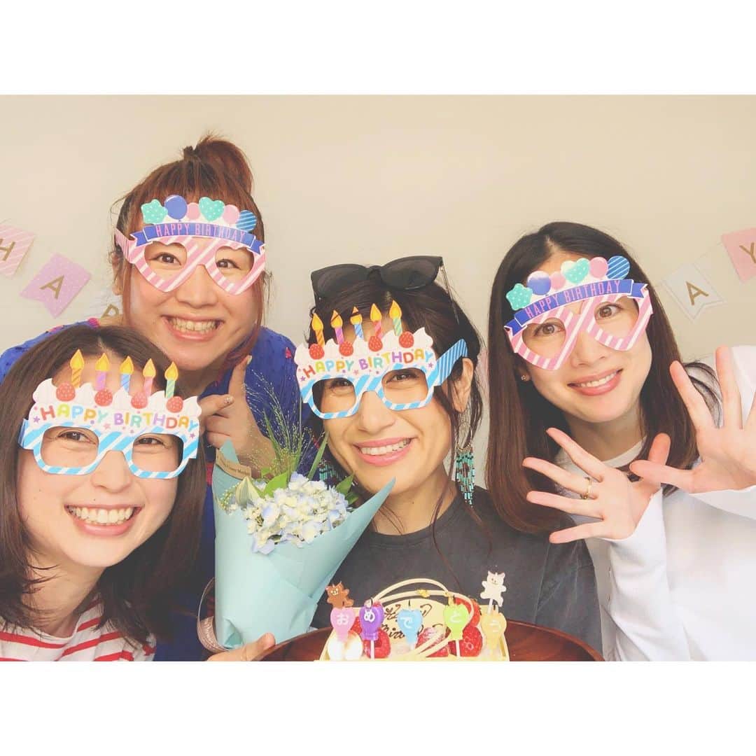 片桐舞子さんのインスタグラム写真 - (片桐舞子Instagram)「幸せな誕生日♊️ . 祝ってもらいまくりな数日… みんなありがとう❤️❤️❤️ . #37歳 #マイバースデー」5月31日 11時49分 - mays_maiko