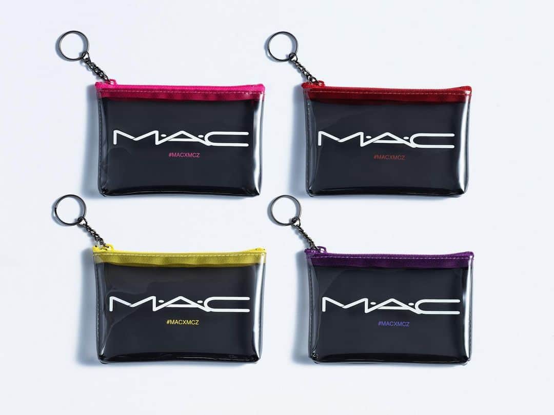 M∙A∙C Cosmetics Japanのインスタグラム：「⠀ いよいよ本日より、ももいろクローバーZ とM·A·C がコラボレーションしたビジュアルの展開がスタート✨ メイクアップカードとポーチは、何色が出るのかお楽しみ・・・❤️ #MACXMCZ ⠀ ■オリジナルポーチ&メイクアップカードプレゼントキャンペーン■ M·A·C 公式オンラインショップ、全国のM·A·C 店舗にて対象製品（ヒント オブ カラー リップ オイル又はダズルシャドウ）を１点以上ご購入の方にメイクアップカードを、対象製品を含む3,500 円（税抜）以上ご購入の方にオリジナルポーチをプレゼント！ ⠀ ⠀ *公式オンラインショップ先行開始　5/30（木）AM10:00～なくなり次第終了 *全国店舗　5/31(金) ～ 6/19(水) *全国のM·A·C 店舗にて各日ごとに先着順で限定枚数を配布予定 *メイクアップカード及びポーチのプレゼントはオンラインショップ、店頭共にお1人様1会計(合算不可)につき各1回まで *メイクアップカード及びポーチの種類はお選びいただけません。 *実物は画像と多少異なる場合がございます。 ⠀ ⠀ DESIGN: M·A·C ARTIST RINO KASAI @rino416⠀@macprotokyo PHOTO: @takaki_iwata ⠀ ⠀ ⠀ ⠀ ⠀ ⠀ #MACCosmeticsJapan #MACコスメ #MACCosmetics #MyArtistCommunityJP  #MACArtistChallenge #MAC #コスメ #メイク #ももいろクローバーZ #ももクロ #momoirocloverz #MCZ #コラボ #コラボレーション #限定 #キャンペーン」