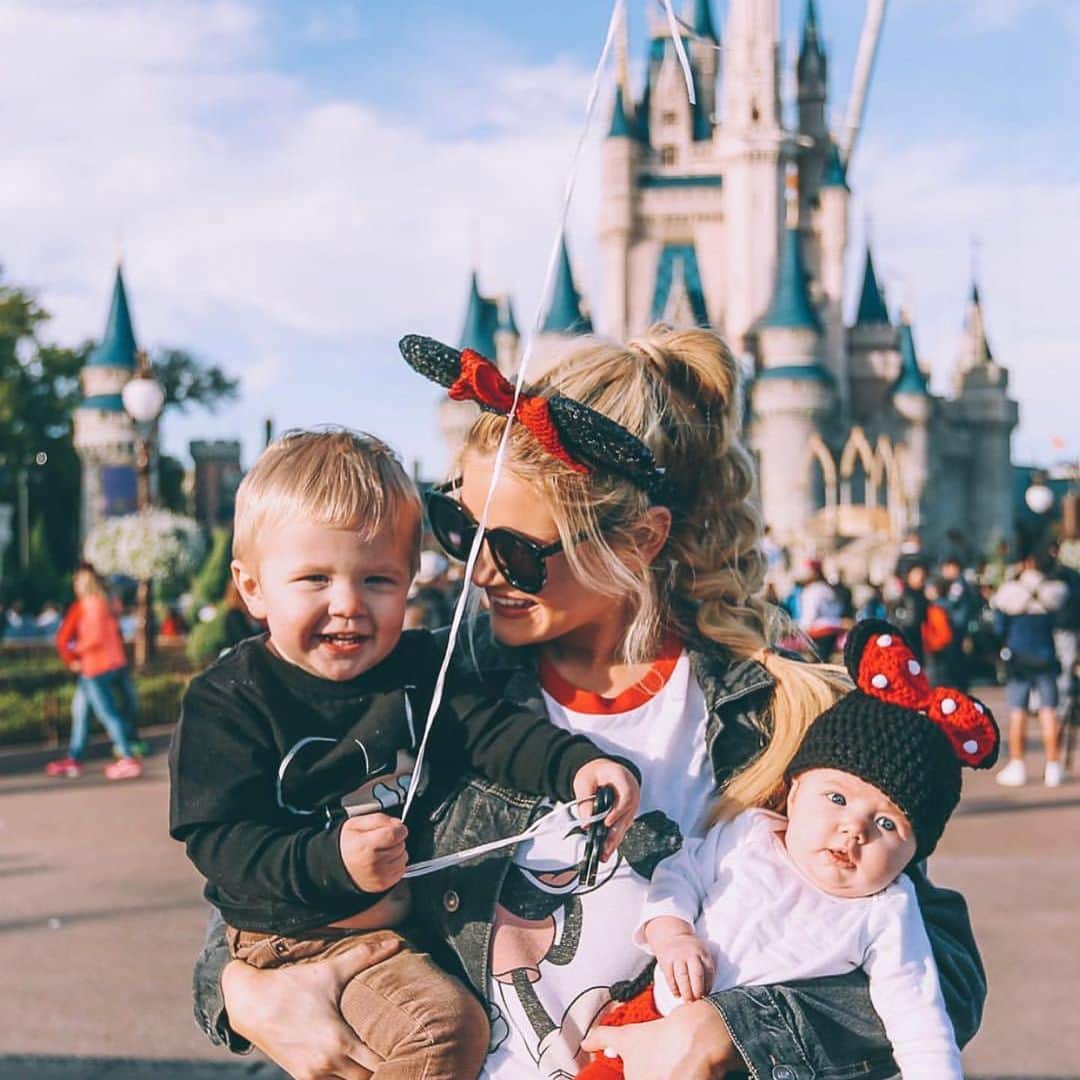 Amber Fillerup Clarkさんのインスタグラム写真 - (Amber Fillerup ClarkInstagram)「Just as stoked today and he was 4 years ago! Swipe for flash back pictures and also pictures of Galaxy’s Edge at Disneyland! David and Atticus got to go today and I wish I could have seen their faces. I’m really not sure who would be more excited. (Anyone remember the R2D2 swimsuit I wore on my honeymoon to impress David 😆) thanks for hosting my boys Disney! #Disney #GalaxysEdge @davidavidavid」5月31日 11時53分 - amberfillerup