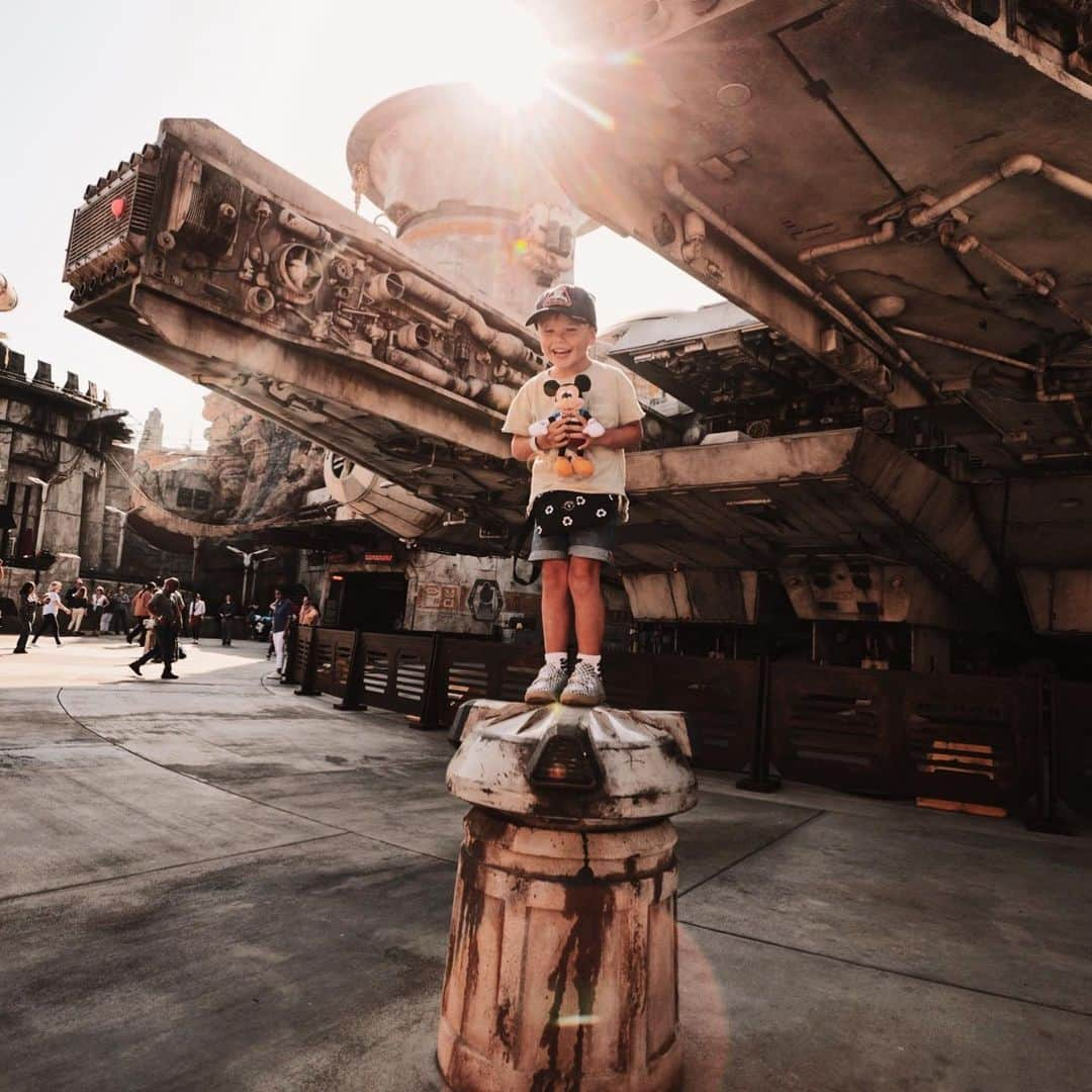 Amber Fillerup Clarkさんのインスタグラム写真 - (Amber Fillerup ClarkInstagram)「Just as stoked today and he was 4 years ago! Swipe for flash back pictures and also pictures of Galaxy’s Edge at Disneyland! David and Atticus got to go today and I wish I could have seen their faces. I’m really not sure who would be more excited. (Anyone remember the R2D2 swimsuit I wore on my honeymoon to impress David 😆) thanks for hosting my boys Disney! #Disney #GalaxysEdge @davidavidavid」5月31日 11時53分 - amberfillerup