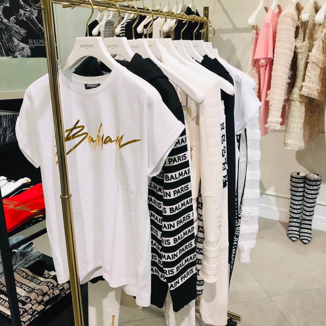 HANKYU.MODEさんのインスタグラム写真 - (HANKYU.MODEInstagram)「BALMAIN SS 2019 T-SHIRT SELECTION At 3F MODE  #Hankyu #HANKYUMODE #umedahankyu #阪急うめだ本店 #うめだ阪急 #阪急百貨店 #osaka #umeda #mode #balmain #バルマン #tshirt #tシャツ #ss2019」5月31日 12時02分 - hankyumode