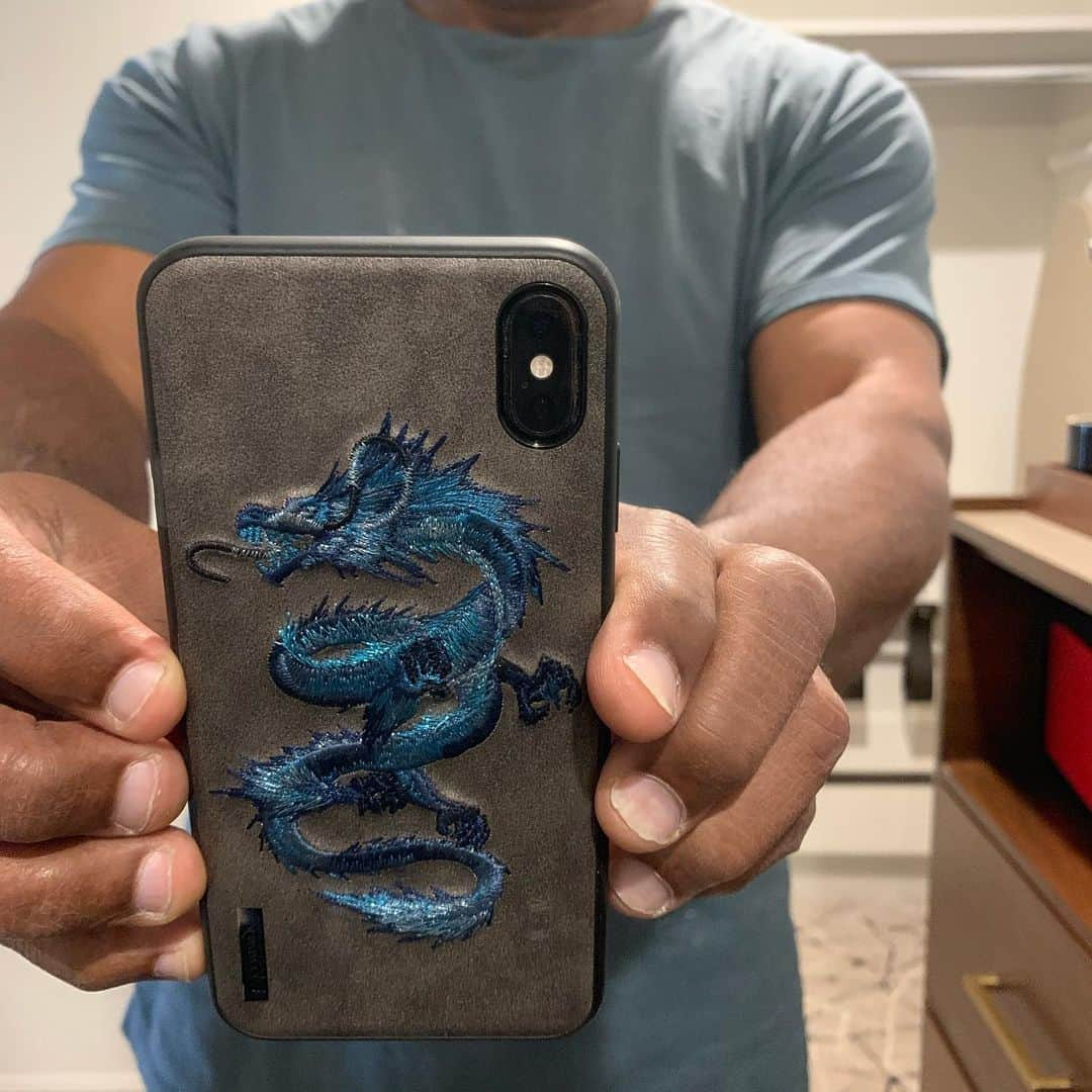 ヴィクター・ウッテンさんのインスタグラム写真 - (ヴィクター・ウッテンInstagram)「A very big Thanx to my friend @vickylovepanda for the very cool phone case. ❤️」5月31日 12時05分 - victorwooten