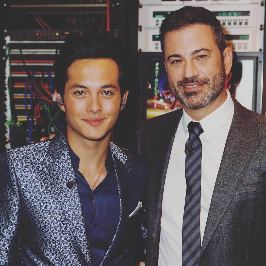 American Idolさんのインスタグラム写真 - (American IdolInstagram)「@thelainehardy looks like a pro! Don’t miss him playing with Cleto and the Cletones on @jimmykimmellive tonight! 🎶」5月31日 12時08分 - americanidol