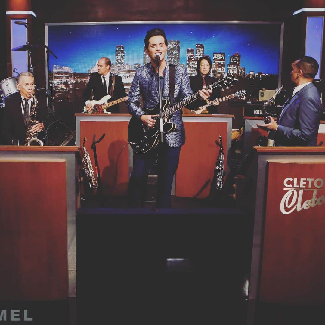 American Idolさんのインスタグラム写真 - (American IdolInstagram)「@thelainehardy looks like a pro! Don’t miss him playing with Cleto and the Cletones on @jimmykimmellive tonight! 🎶」5月31日 12時08分 - americanidol