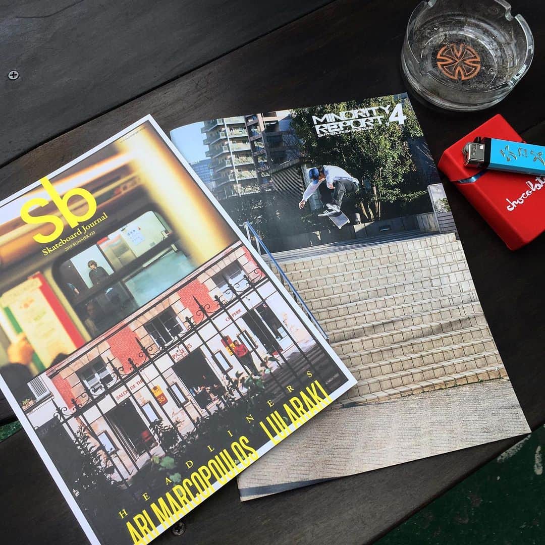スケートボードのカリフォルニアストリートさんのインスタグラム写真 - (スケートボードのカリフォルニアストリートInstagram)「動画もいいけど、手でめくる紙もいいですよ📖ということで、Sb skateboard journal #33 とフリーペーパー MINORITY REPORT #4 共に日本発信の雑誌が入荷してます。フリーペーパーも通販で購入出来るようにしました！☝🏻他の商品と一緒に買い物かごに入れてご注文下さい💁‍♂️ #sbskateboardjournal #エスビー #minorityreport #マイノリティーリポート #skateboard #skateboarding #skater #カリフォルニアストリート #カリスト #スケートボード #スケボー #スケーター #californiastreet #calst」5月31日 12時18分 - california_street