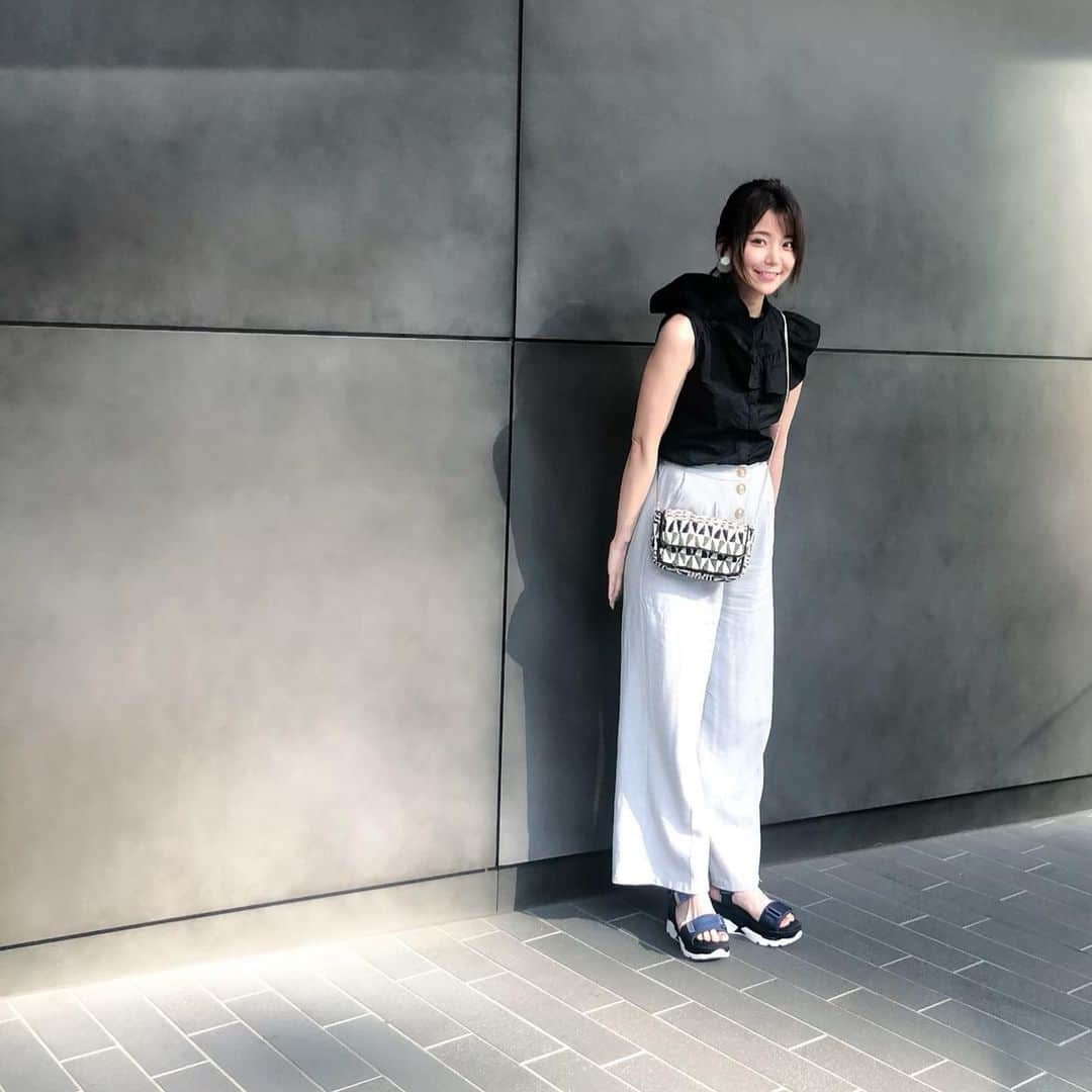 林村ゆかりさんのインスタグラム写真 - (林村ゆかりInstagram)「こないだの楽チンスタイル。 #cordinate  #randa #bag  #ZARA ZARA HOME 二子玉へ。 つい色々買っちゃう。 こないだ犬の優雅な食器まで買ってしまった… ３匹目チビのトイレトレーニング、やっと開始！犬のお部屋を可愛くする計画。。 ⠀ ⠀ ⠀ ⠀ ⠀  #ootd#ZARA#zarahome#コーデ#コーディネート#コーディネイト#selfie#自撮り#楽チンコーデ #ペット好き#二子玉川#二子玉川ライズ」5月31日 12時12分 - yukarice0