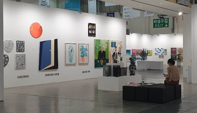 chocomooさんのインスタグラム写真 - (chocomooInstagram)「@artbusankorea 🇰🇷🇰🇷 Plz come visit @gallery_stan booth if you are in Busan now!🖋 #artbusankorea #Chocomoo」5月31日 12時14分 - yukachocomoo