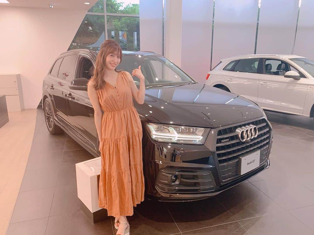 大島麻衣さんのインスタグラム写真 - (大島麻衣Instagram)「ふぅーかっちょいいなー🚙❣ かっこいい車の前でお気に入りのワンピースを着て買った人風の写真📷笑😂 urs_styling #urs_official #ユアーズ #ティアードワンピース #キャメル #ootd #fashion #coordinate #earthcolor #Audi」5月31日 12時16分 - maioshima911