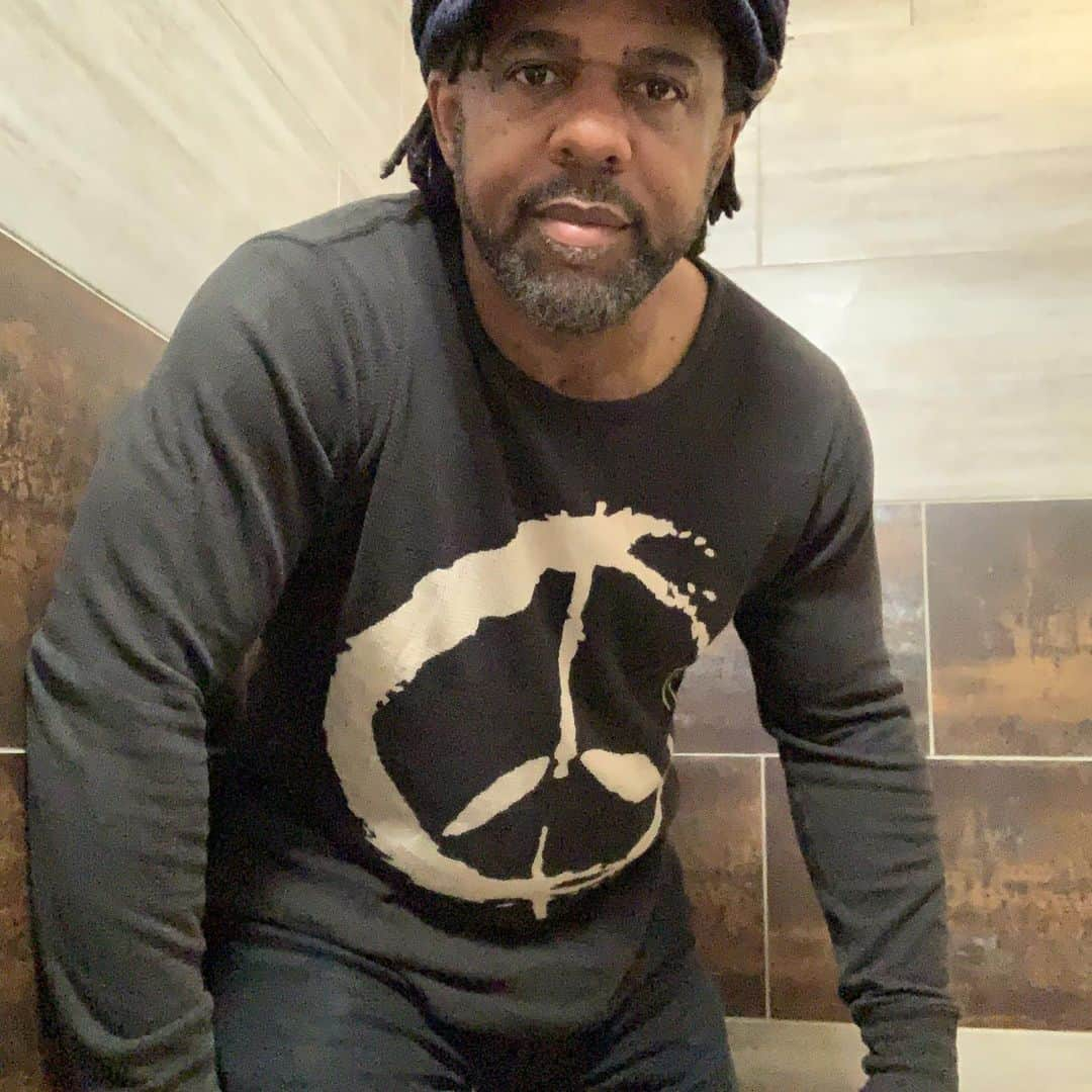 ヴィクター・ウッテンさんのインスタグラム写真 - (ヴィクター・ウッテンInstagram)「I hope this shirt works for Red Rocks Amphitheater. It’s gonna be a cold one.」5月31日 12時31分 - victorwooten