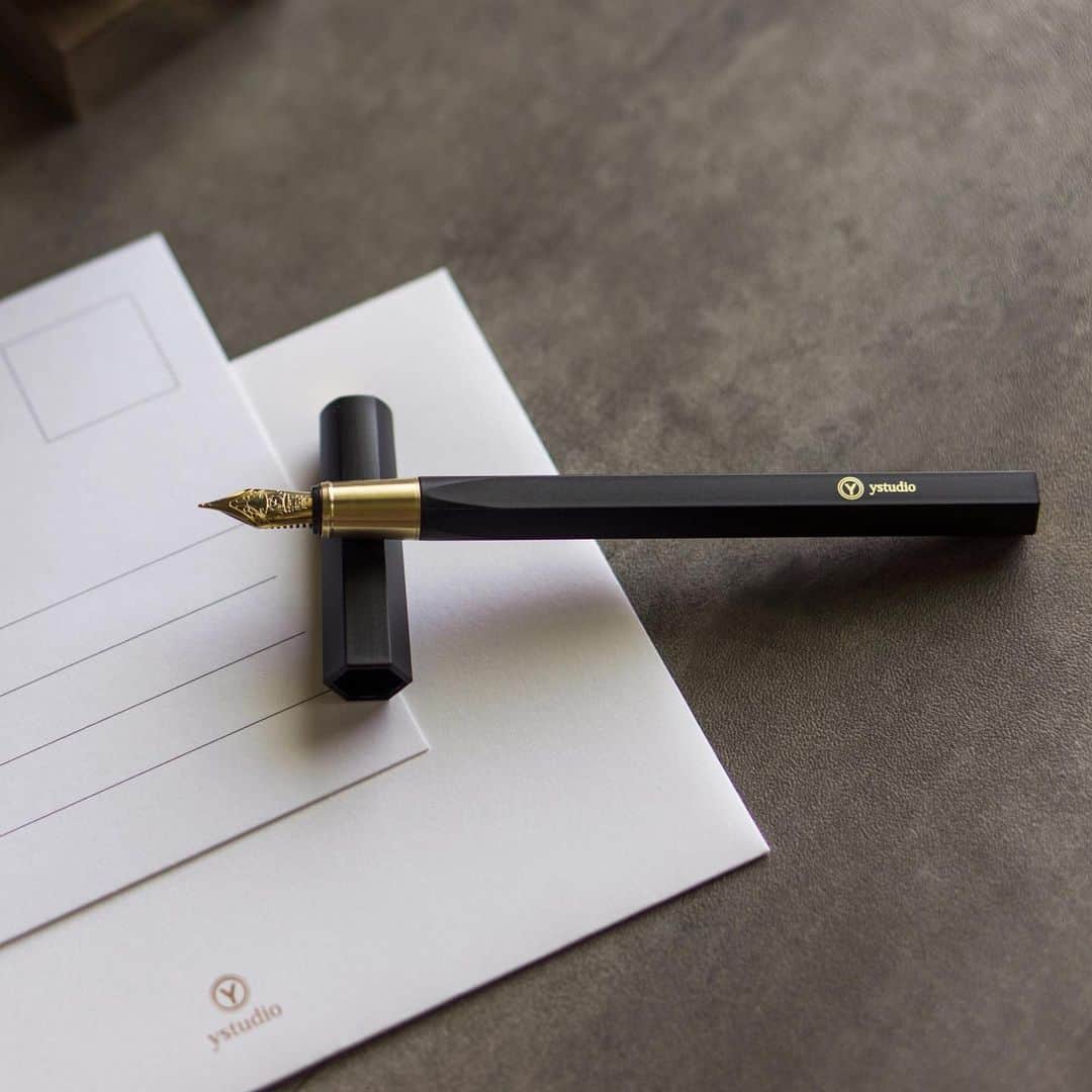 TOOLS to LIVEBY / 禮拜文房具さんのインスタグラム写真 - (TOOLS to LIVEBY / 禮拜文房具Instagram)「| Y Studio Balance Fountain Pen Combining brass with the acrylic material, after repeated tests, the brass inner is not only strengthens the structural strength of the pen, but also complements the brass with the lightweight acrylic body. The writing feel is in perfect balance. . 物外設計 平衡系列鋼筆  結合黃銅與首次採用的壓克力兩種材質，經過反覆測試找到黃銅內管最適宜的重量，不僅加強筆的結構強度，黃銅也與輕巧的壓克力筆身互補，讓重量與書寫手感達到完美的平衡。」5月31日 12時33分 - toolstoliveby
