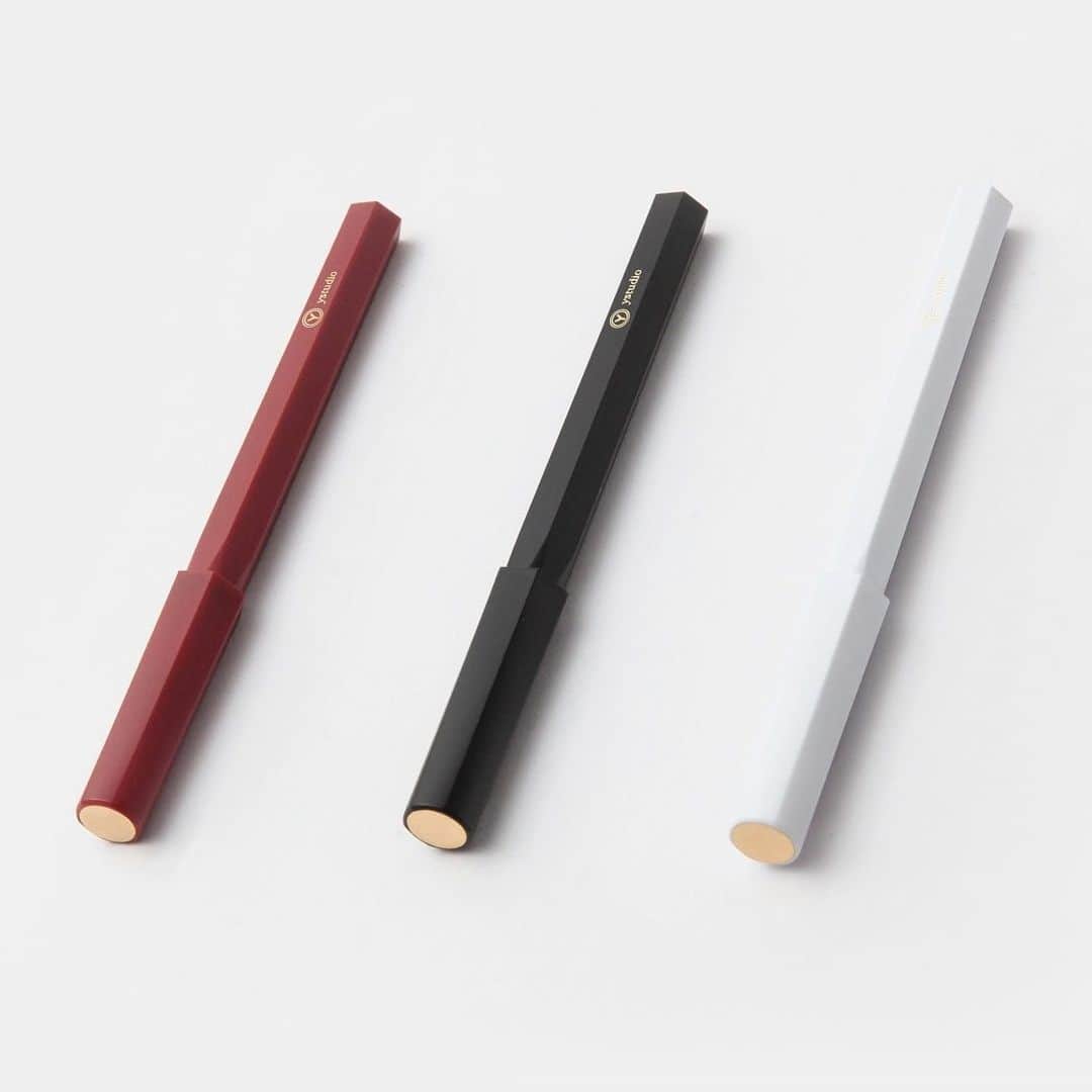 TOOLS to LIVEBY / 禮拜文房具さんのインスタグラム写真 - (TOOLS to LIVEBY / 禮拜文房具Instagram)「| Y Studio Balance Fountain Pen Combining brass with the acrylic material, after repeated tests, the brass inner is not only strengthens the structural strength of the pen, but also complements the brass with the lightweight acrylic body. The writing feel is in perfect balance. . 物外設計 平衡系列鋼筆  結合黃銅與首次採用的壓克力兩種材質，經過反覆測試找到黃銅內管最適宜的重量，不僅加強筆的結構強度，黃銅也與輕巧的壓克力筆身互補，讓重量與書寫手感達到完美的平衡。」5月31日 12時33分 - toolstoliveby