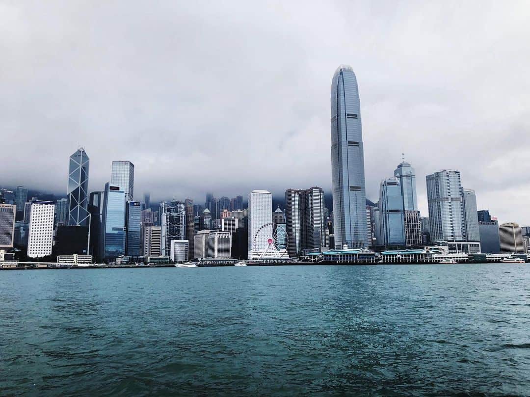 カロリーヌ・ド・メグレのインスタグラム：「Hello Hong Kong! 🇭🇰」