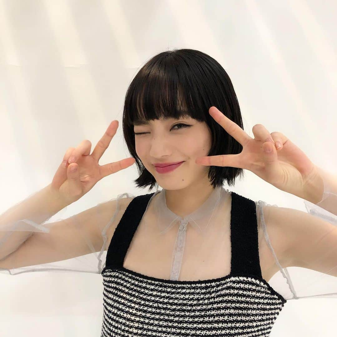 non-noさんのインスタグラム写真 - (non-noInstagram)「ノンノ7月号「夏の黒」特集に、小松菜奈さんが登場！ 「レディな黒」をテーマにしたスタイリングで、特集の扉を飾ってくれています。今日から公開の映画『さよならくちびる』では門脇麦さんとギター、歌声も披露。映画も本誌もぜひチェックしてください！  #nonno_magazine  #nonno #ノンノ #小松菜奈 #さよならくちびる #夏の黒」5月31日 12時39分 - nonno_magazine