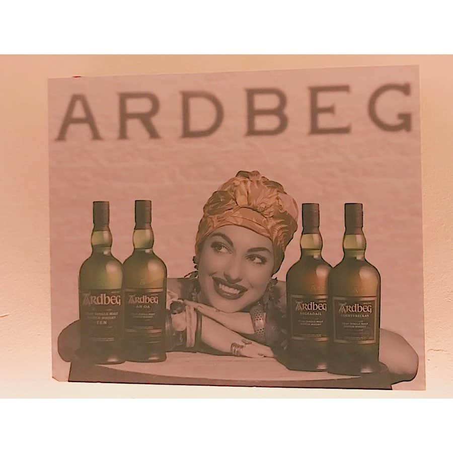 中川ジュリアのインスタグラム：「"Ardbeg day"  アイラモルトウイスキーardbegのパーティー🎉 普段ウイスキー呑まない方でもフルーツカクテルにすると呑みやすそう #ardbegday2019」