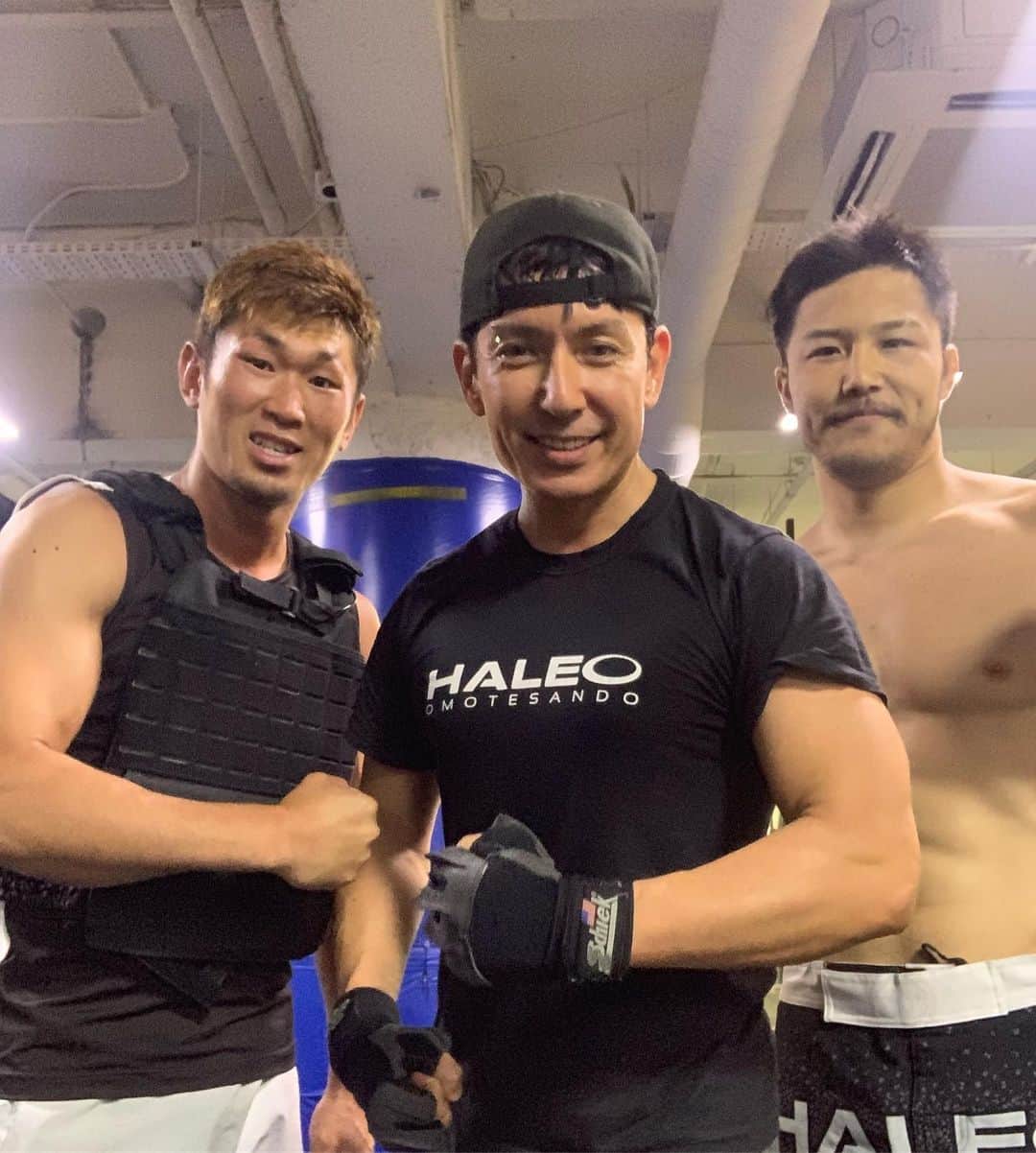 セロさんのインスタグラム写真 - (セロInstagram)「Back in Tokyo for only one day. Snuck in a quick workout session with @makihira1214 and @tsuppy0918 @team_haleo Wore a weight vest and looked kool so pretended I was with the fight squad! #haleodaikanyamastudio」5月31日 12時45分 - cyrilmagic
