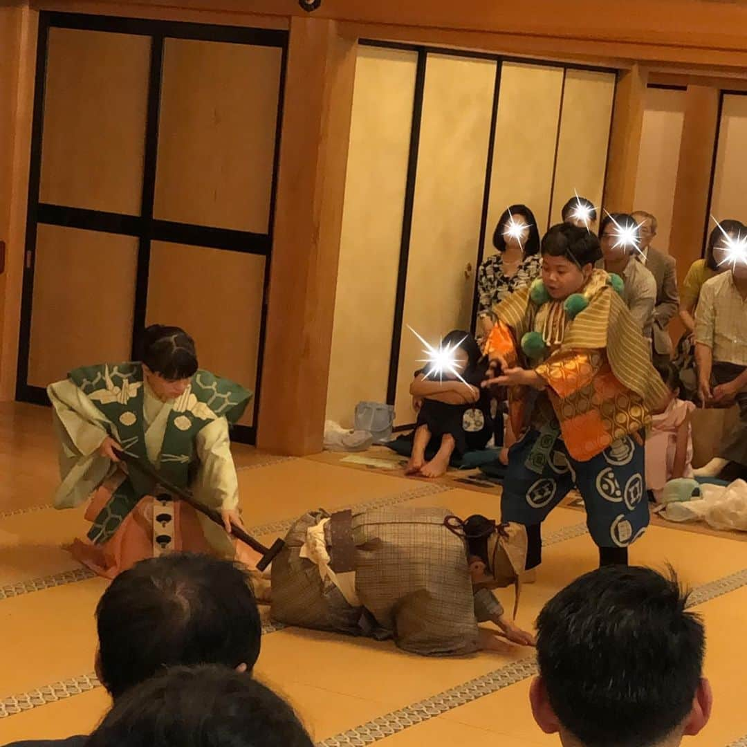 和泉元彌さんのインスタグラム写真 - (和泉元彌Instagram)「20190526 @北鎌倉 円覚寺 佛日庵  第6回北鎌倉狂言の会 語 「鉢木」より 小舞「鐘の音」 狂言「腰祈」 狂言「長刀応答」  絶好の天気に恵まれ… 暑い中ご参集のお客様に 他ではあり得ない 自然と歴史と笑いが作り出す空間を 共有していただきました。  円覚寺の開基である 鎌倉幕府第八代執権北条時宗公を お守りする開基廟を擁する 佛日庵本堂にて 因んだ演目を…  演者としても 贅沢な舞台です。  高畠御住職 毎年ありがとうございます。」5月31日 12時42分 - izumimotoya