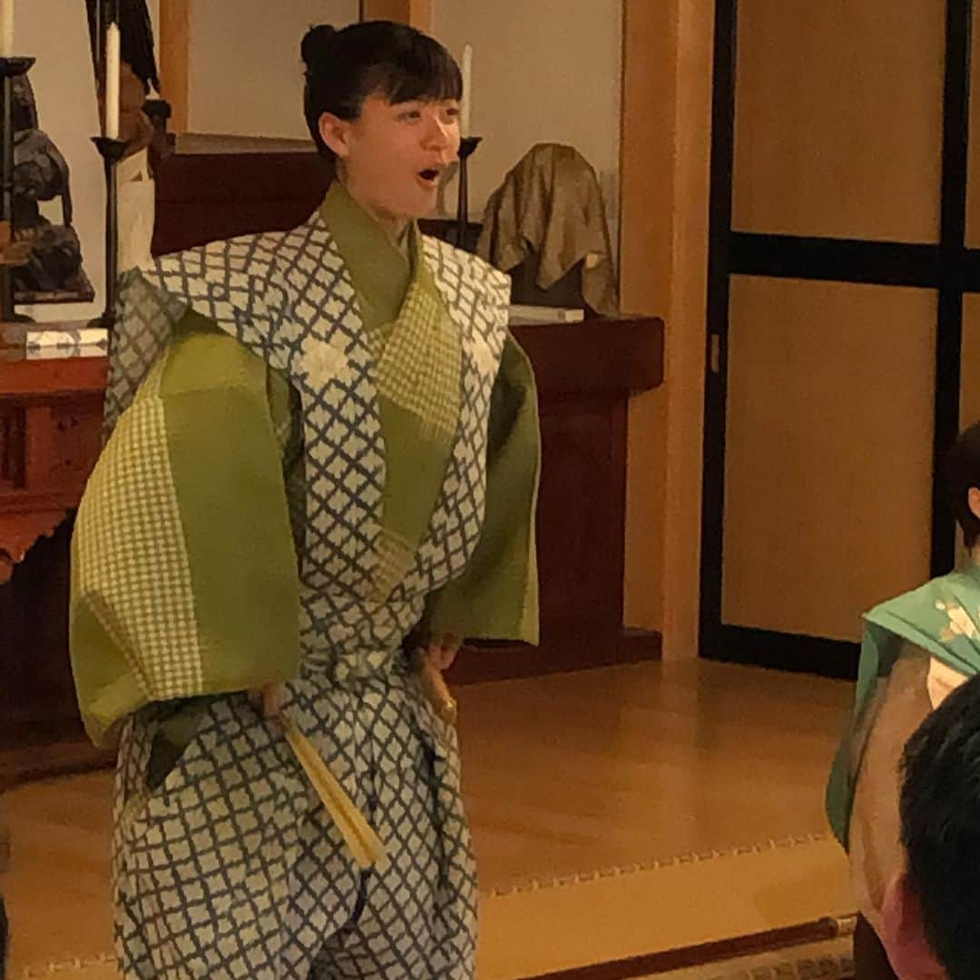 和泉元彌さんのインスタグラム写真 - (和泉元彌Instagram)「20190526 @北鎌倉 円覚寺 佛日庵  第6回北鎌倉狂言の会 語 「鉢木」より 小舞「鐘の音」 狂言「腰祈」 狂言「長刀応答」  絶好の天気に恵まれ… 暑い中ご参集のお客様に 他ではあり得ない 自然と歴史と笑いが作り出す空間を 共有していただきました。  円覚寺の開基である 鎌倉幕府第八代執権北条時宗公を お守りする開基廟を擁する 佛日庵本堂にて 因んだ演目を…  演者としても 贅沢な舞台です。  高畠御住職 毎年ありがとうございます。」5月31日 12時42分 - izumimotoya