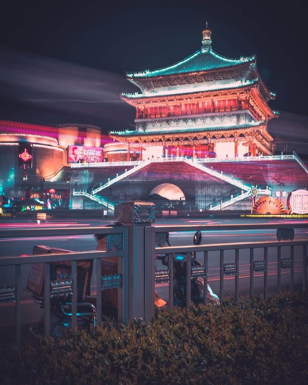 Canon Asiaのインスタグラム：「We are absolutely in love with @vixxi’s shot of the Bell Tower of Xi’an. The mixture of fluorescent lights from the Bell Tower and vivid light trails makes this shot a dreamy one✨ • Learn more about night photography 🌃 and light trails, link in bio. • 📷 Image by @vixxi shot using the Canon EOS 5D Mark IV | f/16 | 8s | ISO 100 | 35mm  Want your photos to be featured too? Tag them with #canonasia or submit them on My Canon Story, link in bio!  #canonasia #photography #xianchina #china #canon #canonphotography #travel #travelphotography #night #nightphotography #lighttrail #lighttrails #lighttrailsphotography #igcn」