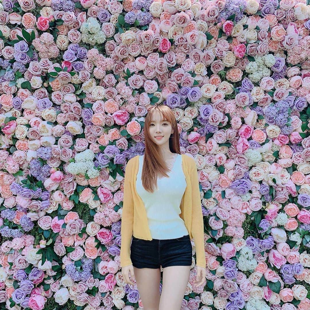 ミンヒ のインスタグラム：「꽃과 나🌷」