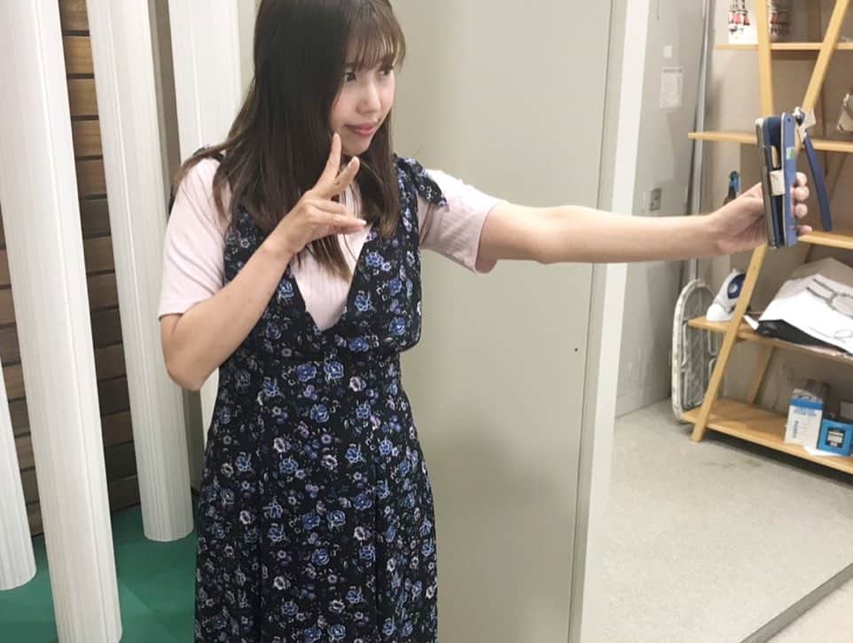 中村愛さんのインスタグラム写真 - (中村愛Instagram)「🏇♡ ・ ・ ・ 収録終了(^ ^)‼️ #安田記念 は #アーモンドアイ の相手になる馬を予想しています。 #チバテレ #テレ玉 #金曜競馬CLUB 楽屋で写真🤳撮ってたら、その撮ってるところを撮られて恥ずかしいやつ。 #自撮り で顔決め決めw」5月31日 13時27分 - nakamuramura_ai