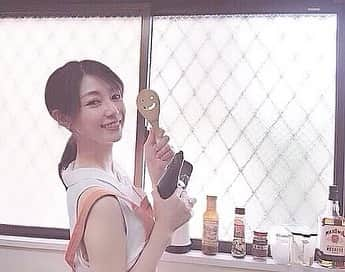 安藤志穂美さんのインスタグラム写真 - (安藤志穂美Instagram)「この100均のしゃもじ。 可愛いと思って買ったの。 でもご飯粒が必ず目の中に入って、楊枝でクリクリしないとなかなか取れない😢 でもいつも微笑んでくれるので、憎めず使っています☺︎❤︎ #しゃもじ #100均 #cooking  #apron #hanaemori  #smile #happy #holiday #housewife #japanese #japanesefood  #pescovegetarian  #vegetarian #vegetable #animalrights  #専業主婦 #毎日ひま」5月31日 13時31分 - shiomi_ando