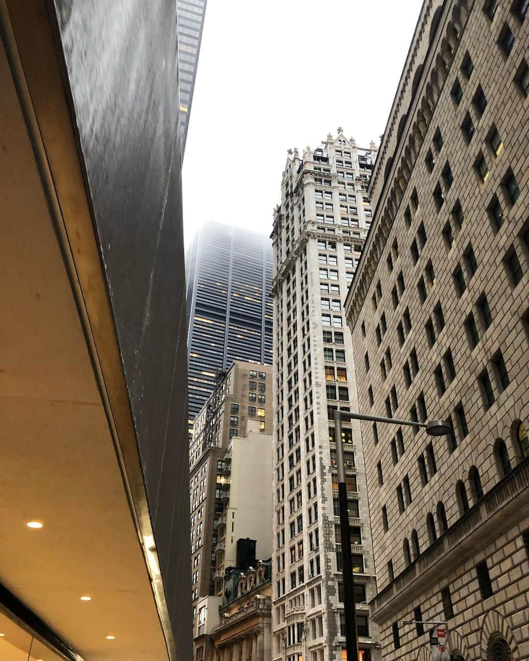 オム・ジウォンさんのインスタグラム写真 - (オム・ジウォンInstagram)「비오는 뉴욕  #nyc #rainyday #911memorial」5月31日 13時31分 - umjeewon