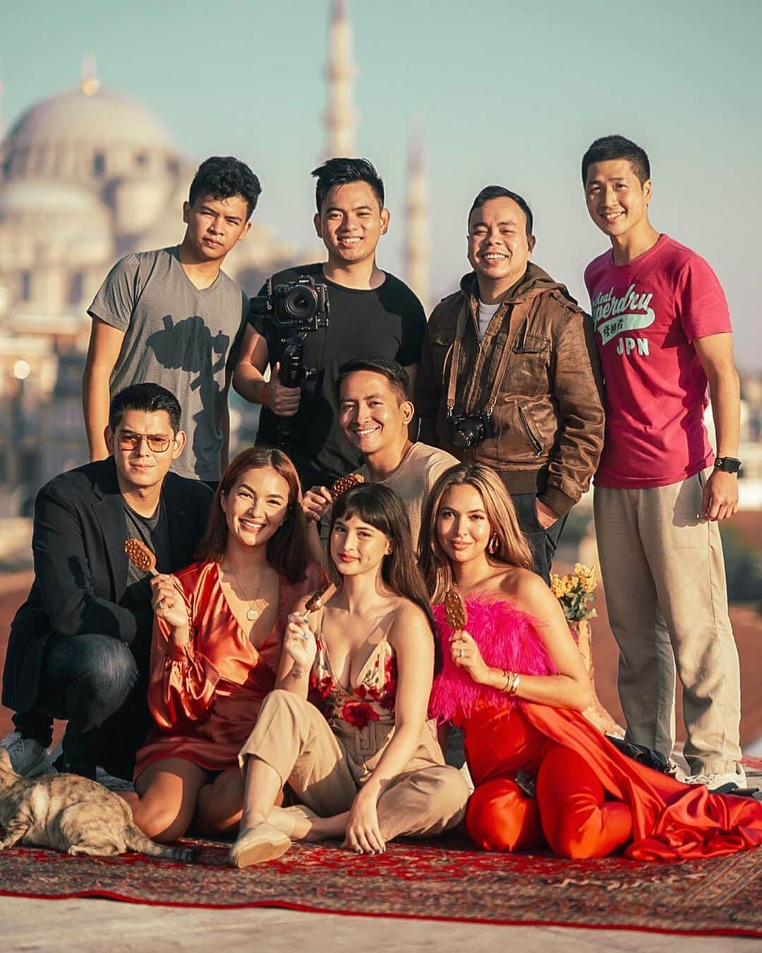 Coleen Garciaさんのインスタグラム写真 - (Coleen GarciaInstagram)「Been having a great time in Istanbul with this group! Thank you for having me here, Magnum 🤗 It’s been a fun and eventful trip! All good vibes #MagnumIstanbul  #TrueToPleasure」5月31日 13時53分 - coleen