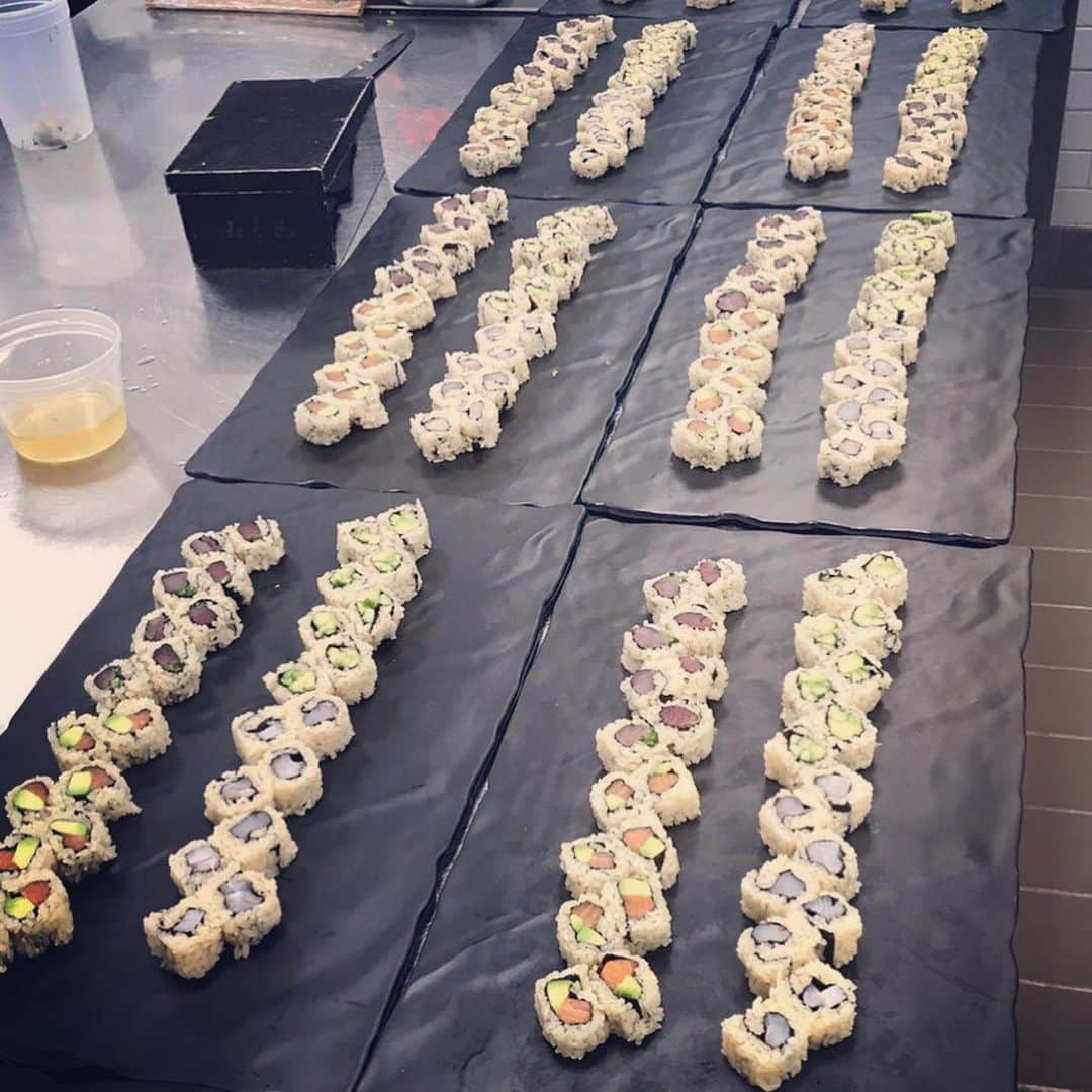 大和田美帆さんのインスタグラム写真 - (大和田美帆Instagram)「#整列 #sushi  from NYC.  #organizer#整列フェチ #規則正しく並んでるものが好き」5月31日 14時12分 - miho_ohwada