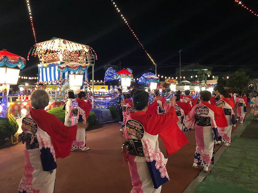 TOBU RAILWAY（東武鉄道）さんのインスタグラム写真 - (TOBU RAILWAY（東武鉄道）Instagram)「. 🚩Nikko Waraku Odori 🚩日光和楽踊り 🚩닛코 와라쿠 오도리 . [Enjoy the Japanese festival in Nikko!] . "Omatsuri", which means "a festival", is considered a seasonal tradition in Japan during the summer. In Nikko, there is a traditional Japanese dance festival called Nikko Waraku Odori held annually. The venue will be decorated with colorful lights and is very beautiful. The scene where everyone dances the Bon festival dance is a highlight. Restaurants set up booths at festivals, so you can enjoy foods that you just cannot find except at a festival. . Date: August 2(Fri), 2019  7 pm-9 pm Venue: Furukawa Electric Nikko Office . . 【닛코에서 일본의 축제를 즐기자!】 . 일본의 여름을 대표하는 명물 중 하나인 '축제' 닛코에서는 '닛코 와라쿠 오도리'라는 축제가 매년 개최됩니다. 화려한 조명으로 장식된 회장이 매우 아름답습니다. 모두 함께 '본오도리 춤'을 추고 있는 모습이 최고입니다. 음식점도 있어 축제에서만 맛볼 수 있는 음식도 즐길 수 있습니다. . 개최일정: 2019년 8월 2일(금)　오후 7시부터 오후 9시 장소: 후루카와덴코 닛코 사무소 . . . #tobujapantrip #japan #nikko #japanfestival #japanlandscape  #photo_shorttrip #photo_travelers  #jp_gallery #instatravel #worldcaptures #nationalgeographic#visitjapan #travelingram #bestjapanpics #lovejapan #japan_of_insta #art_of_japan_  #moodygrams #beautifuljapan #닛코 #풍경스타그램 #여행스타그램 #여행 #일본여행 #여행기록 #여행스냅 #일본체험」5月31日 14時10分 - tobu_japan_trip
