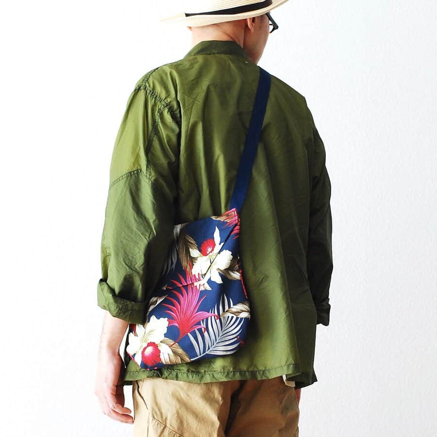 wonder_mountain_irieさんのインスタグラム写真 - (wonder_mountain_irieInstagram)「_ Engineered Garments / エンジニアードガーメンツ "Shoulder Pouch -Hawaiian Floral Java Cloth-" ￥11,880- _ 〈online store / @digital_mountain〉  http://www.digital-mountain.net/shopdetail/000000009205/ _ 【オンラインストア#DigitalMountain へのご注文】 *24時間受付 *15時までのご注文で即日発送 *1万円以上ご購入で送料無料 tel：084-973-8204 _ We can send your order overseas. Accepted payment method is by PayPal or credit card only. (AMEX is not accepted)  Ordering procedure details can be found here. >> http://www.digital-mountain.net/smartphone/page9.html _ 本店：#WonderMountain  blog> http://wm.digital-mountain.info/ _ #NEPENTHES #EngineeredGarments #エンジニアードガーメンツ #ネペンテス  jacket→ #engineeredgarments ￥51,840- _ 〒720-0044 広島県福山市笠岡町4-18 JR 「#福山駅」より徒歩10分 (12:00 - 19:00 水曜定休) #ワンダーマウンテン #japan #hiroshima #福山 #福山市 #尾道 #倉敷 #鞆の浦 近く _ 系列店：@hacbywondermountain _」5月31日 14時29分 - wonder_mountain_