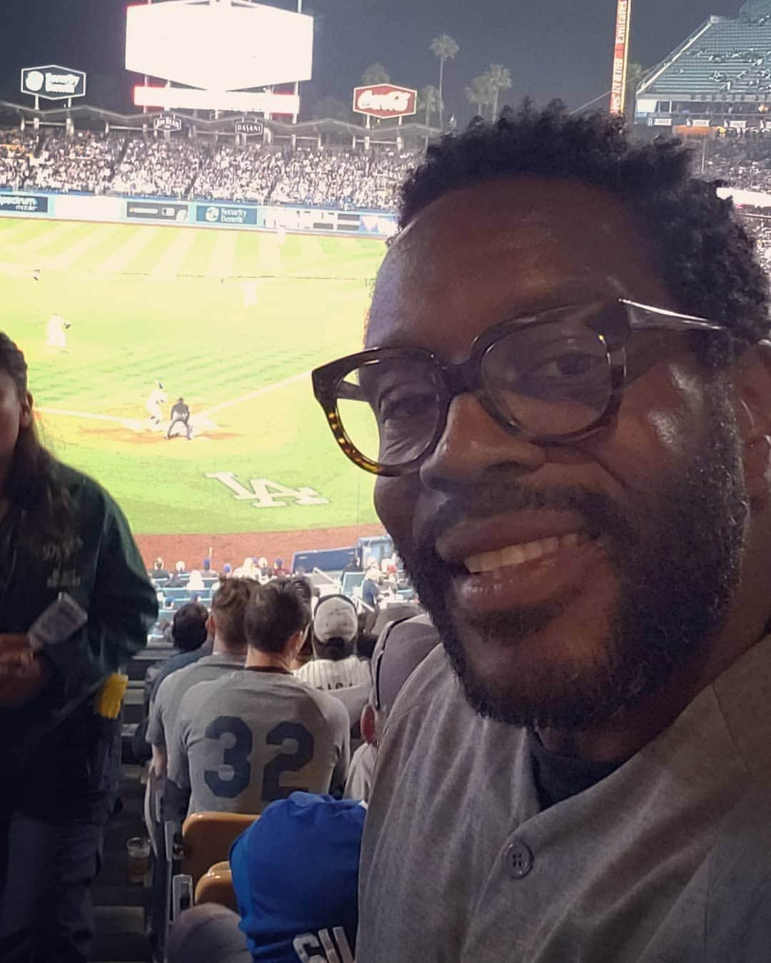 チャド・コールマンさんのインスタグラム写真 - (チャド・コールマンInstagram)「Great win tonight, @dodgers!! ⚾️⚾️ Thankful to share this night at the #stadium with dear friend @themikecaravella and our boys! . . . . #fathersandsons #FatherSonTime #baseball #dodgers #LosAngelesDodgers #DodgersBaseball」5月31日 14時26分 - chadlcoleman