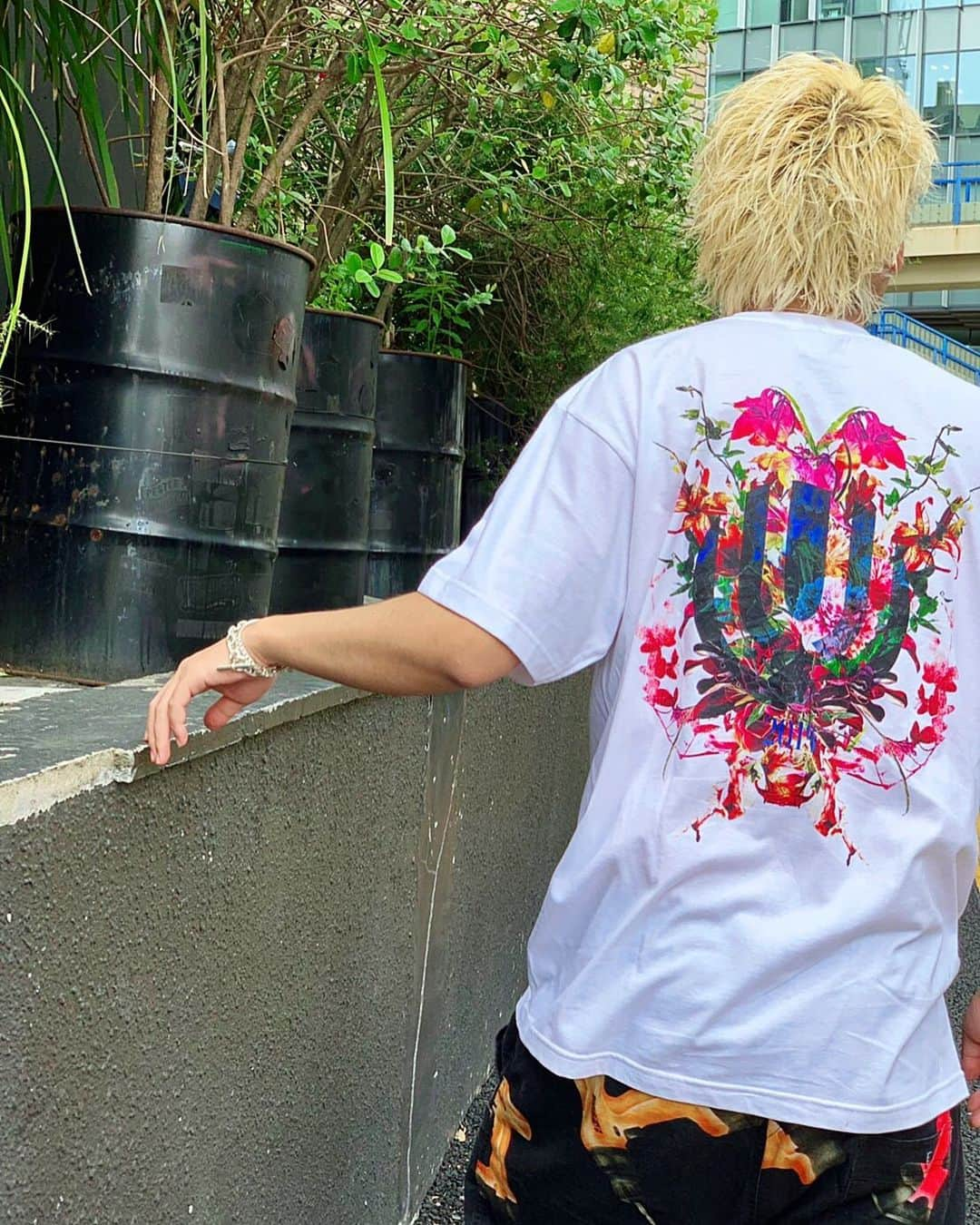 島崎力斗さんのインスタグラム写真 - (島崎力斗Instagram)「今日はUVER T-shirt🤩🤩🤩 #uverworld #live #男祭り#楽しみ . . #oceantokyo #原宿 #表参道 #美容師 #カット#メンズヘア #メンズ髪型 #メンズスタイル #メンズセット #王道 #マッシュ #ウルフ #カッコいい #島崎力斗 #王道と言ったら島崎」5月31日 14時32分 - shimazaki_rikito