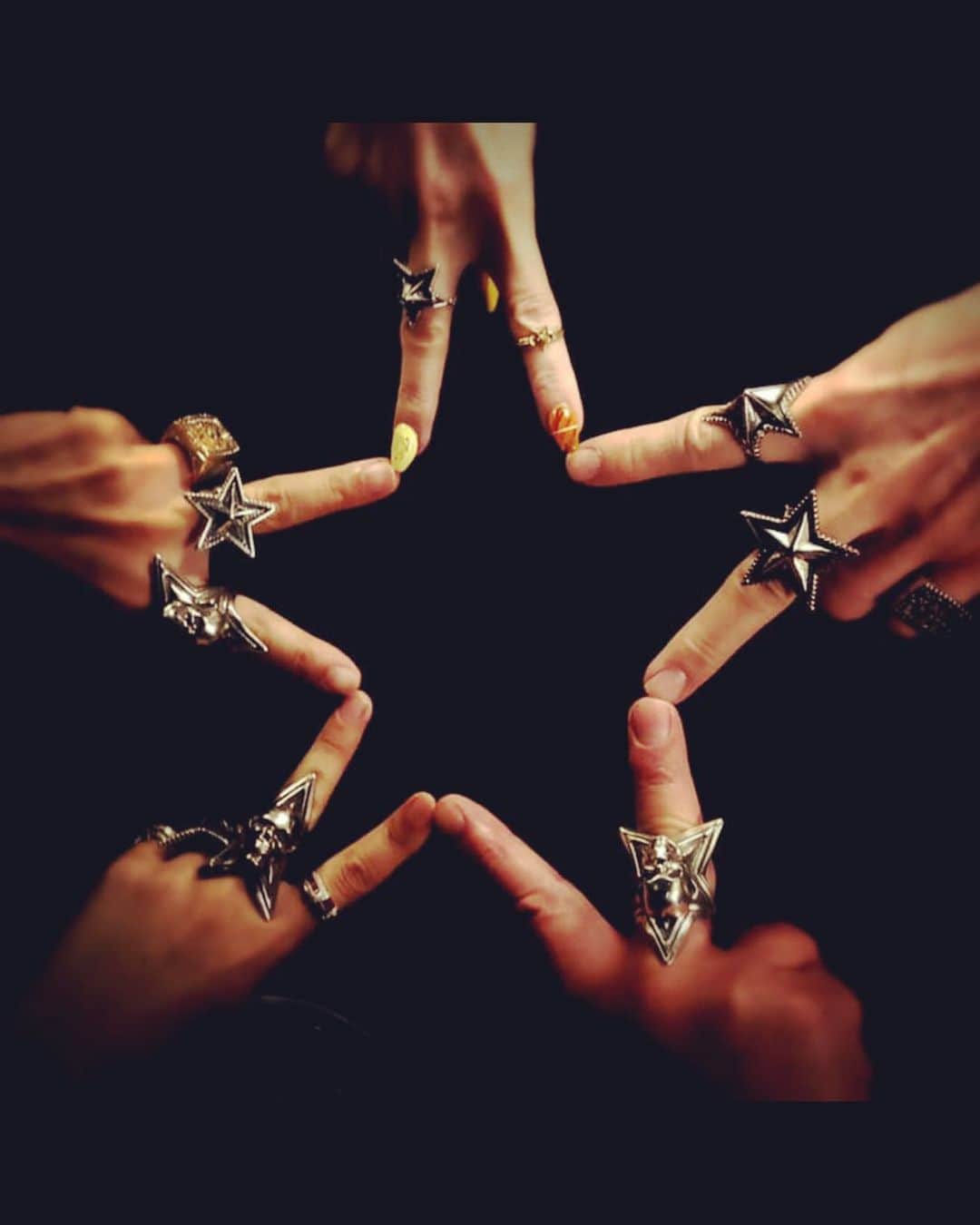 コディ サンダーソンのインスタグラム：「My crew representing me full scale. @shojiroseanito @king_wu0608 @kingtokyooo @tina_hsu0713 @michaeldalemauricio love all you guys! @codysanderson_tw @codysanderson_hankyu_tokyo @raytracey_japan #navajo #silver #star」