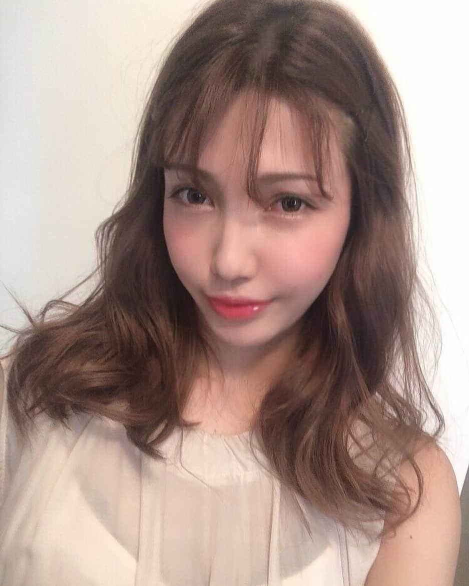 植田せりなさんのインスタグラム写真 - (植田せりなInstagram)「. hair color💇‍♀️ . 恵比寿駅からすぐにあるSaltWater💜 【Color＋Treatment】 をしたよ💁‍♀️ . . 透明感のある外国人カラーが得意なりょうくん😊✨ 「植田せりなのインスタを見た」で 全メニュー40%OFFになります💇🏼✨ . . ご予約はLINEにて【suuuuusa】で ご予約下さい☺︎🕊 Instagram➡︎ @ryo_saltwater りょうくんありがとう👏💜 . . #美容室 #恵比寿美容室 #外国人カラー #透明感 #サラサラヘアー  #トリートメント  #セミロング  #せりなヘア  #ヘアメイク  #ヘアアレンジ  #beauty#beautysalon#hair#haircolor#hairsalon#hairstyle#hairset#ebisu#happyday#japan#beautylife#selfie」5月31日 14時37分 - serina_ueda