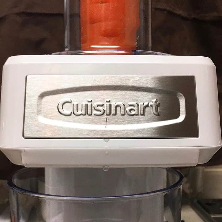 Cuisinart(クイジナート)ジャパン公式アカウントさんのインスタグラム写真 - (Cuisinart(クイジナート)ジャパン公式アカウントInstagram)「令和となり、平成生まれの方々もたくさん活躍されている昨今、 #昭和のナポリタン  ときいて ピンとくる方はどのくらいいるでしょうか...？ . ですが今日は、昭和のナポリタンのご紹介...ではなく、 #にんじんナポリタン のご紹介😆 . にんじん🥕3本と、ちょっとした具になりそうなもの（ピーマン、ソーセージ、玉ねぎなど）で、3-4人分くらい出来ます😊 . パスタ麺さながらに、にんじんを加熱し（電子レンジチンでもイケます！）、ソースとからめて出来上がり😆 . にんじんをパスタ状にカットするところは、#ベジタブルスパイラルスライサー を使っています。 . 2枚目以降のお写真で、その正体が明かされています😁 . ベジタブルスパイラルスライサーをモニターしてくださった方々が、ベジタブルスパイラルスライサーで作った #キャロットラペ や #スープ もポストします❣️ . Thank you very much✨ @cuppy416 さん @gatamaribreak さん @mafuyuripom さん @hideko_morimoto さん . . Enjoy Cuisinart❣️」5月31日 14時43分 - cuisine_art