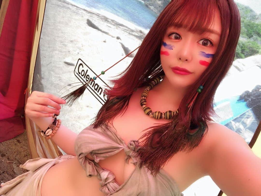 浜崎真緒さんのインスタグラム写真 - (浜崎真緒Instagram)「🌴🌴🌴🌳🌴🌴🌵 #maohamasaki  #浜崎真緒  #はままお  #av女優  #原始人ファッション ww . . #無人島 に #取り残された結果 #こうなる #らしいです笑」5月31日 14時54分 - maohamasaki_official