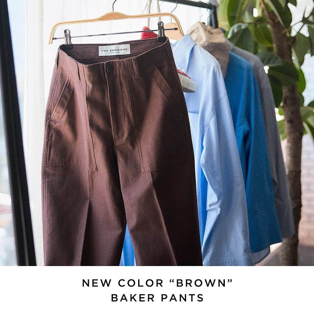 マイダルタニアンさんのインスタグラム写真 - (マイダルタニアンInstagram)「【 NEW COLOR " BROWN " @ BAKER PANTS 】  Shinzone オリジナルブランド〈 THE SHINZONE 〉のBAKER PANTSに新色「BROWN（ブラウン）」が登場。  今までなかった事が不思議なくらいラインナップに馴染んだ新色「BROWN（ブラウン）」。 落ち着いた佇まいは、レースやフリルなどの女性らしいトップスからベーシックなボタンダウンのシャツまで幅広いスタイリングをお楽しみいただけます。  店頭発売日：2019年6月1日（土曜日）  店頭発売に先駆け、WEB STOREにて先行販売をスタートいたしました。  着回し力抜群のブラウンは、王道のカーキ色のBAKER PANTSがお好きな方にもおすすめの一着です。 ぜひ、この機会にご覧くださいませ。  #shinzone #シンゾーン #theshinzone #theshinzone2019ss #newcolor #新色 #brown #bakerpants #ベイカーパンツ」5月31日 15時13分 - shinzone_official