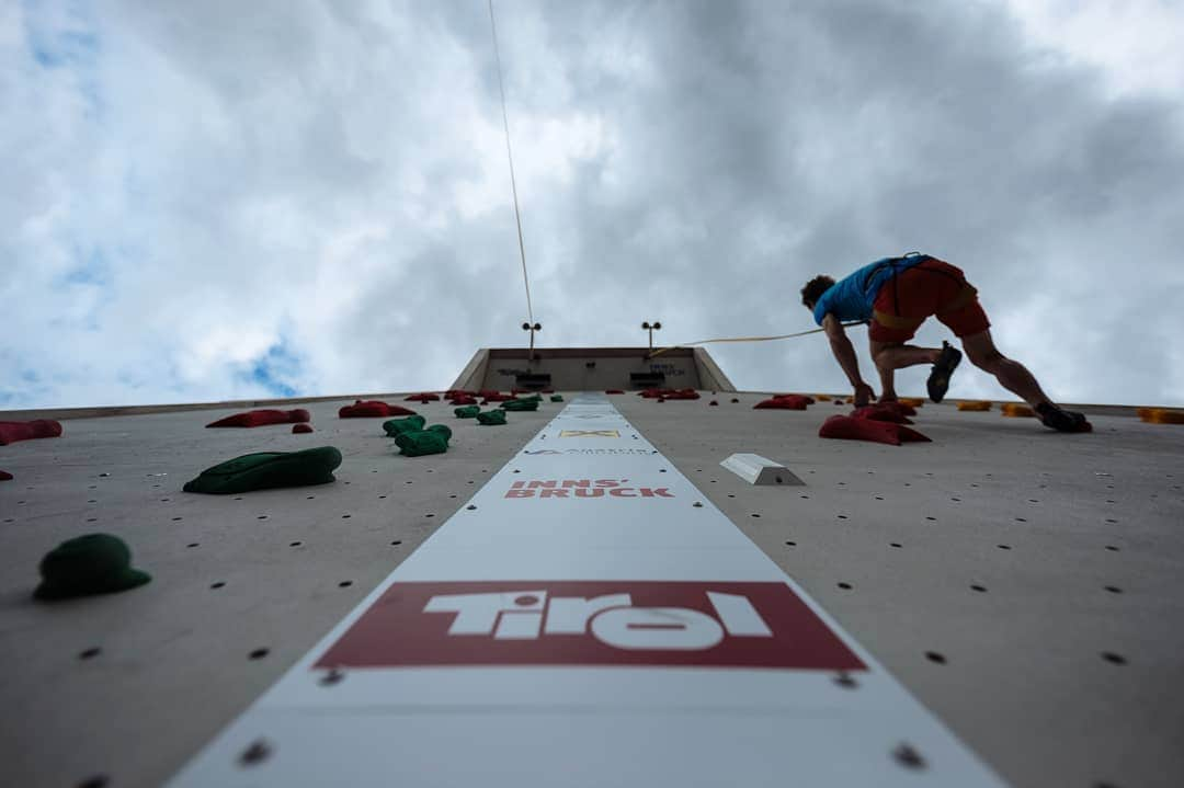 アダム・オンドラさんのインスタグラム写真 - (アダム・オンドラInstagram)「Last week I was training speed in Innsbruck with the Czech national team and @liborhroza as a coach. Pics by @lukasbiba  @blackdiamond @lasportivagram @gardatrentino @montura_official」5月31日 15時10分 - adam.ondra