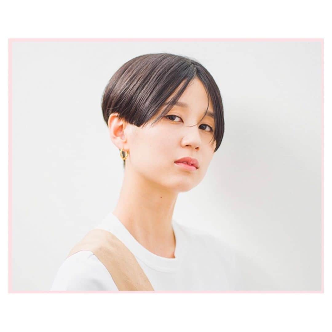 HAIR CATALOG . JPさんのインスタグラム写真 - (HAIR CATALOG . JPInstagram)「シルエットの美しさが際立つショートヘア。 首元をスッキリ見せたスタイルで、暑さも乗り切れる。  @hair_catalog_jp  legale @legare_hairatelier_ Shigenari Kimura @legare.kimura」5月31日 15時11分 - hair_catalog_jp