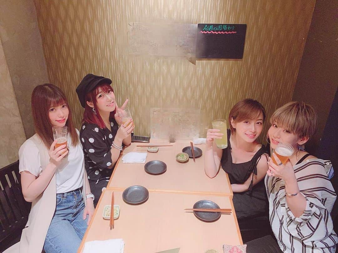 夏奈子さんのインスタグラム写真 - (夏奈子Instagram)「❤️好き❤️ ご飯もめちゃくちゃ美味しかったなぁ〜(^^) #類友 #お酒好き女子  #居心地よし #love #happy #大人女子 #気づいたら一緒にいる #ありがとう #大好き #またすぐに #元メンバー #相方 #弟子  w #旅行いこ #instagood #instadiary #instalike #instamood #instalove #instafollow」5月31日 15時14分 - chankana0609