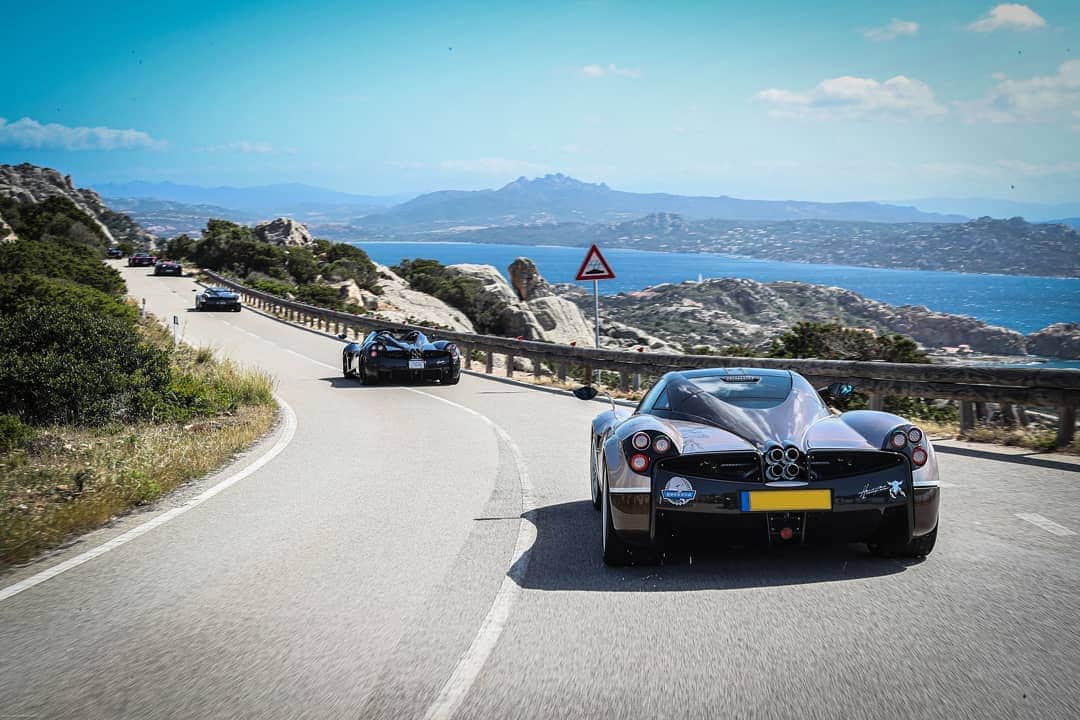 パガーニ・アウトモビリのインスタグラム：「Ready for day 3 of the #paganiraduno - The Vanishing Point  #pagani #huayra #huayraroadster」