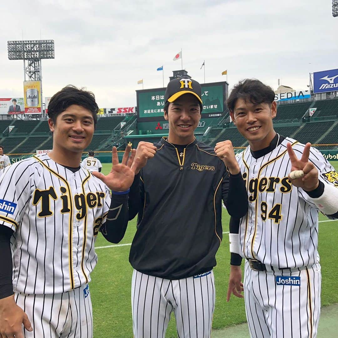 阪神タイガースさんのインスタグラム写真 - (阪神タイガースInstagram)「今日のウエスタンL公式戦、ソフトバンクホークス戦勝利しました‼️ #小野泰己 選手 #ナイスピッチング ✨ #坂本誠志郎 選手 #ナイスバッテリー ✨ #原口文仁 選手 #代打出場でツーベースヒット✨ 昨日誕生日の小野投手を一緒にお祝い🎂 #happybirthday #25th #hbd🎂  #おめでとうございます ✨」5月31日 15時31分 - hanshintigers_official