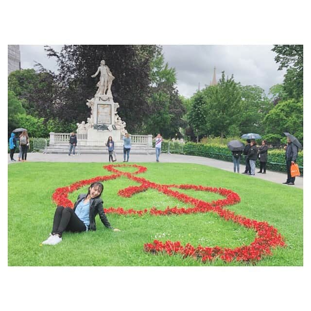 早乙女わかばさんのインスタグラム写真 - (早乙女わかばInstagram)「.﻿ わかばtrip✈️✨﻿ ウィーン💐LAST﻿ ﻿ 🔸シシィ博物館﻿ 🔸モーツァルト記念像﻿ 🔸ザッハホテル🏨のザッハトルテ🍰﻿ 【あの有名なプリンシパル高野悠様の御用達のはず】﻿ 🔸マリアテレジアが愛した飲み物〝マリアテレジア〟﻿ 🔸スタバ前を歩く？走る？馬車﻿ ﻿ 大満足のウィーンでした😚❤️﻿ ウィーンの街並みをゆっくり歩き、パリとまた違った色使いの建物に、ウィーンも素敵な街だなと感じました✨﻿ ﻿ ザルツブルクの方にまで行けなかったので、いつか行ってみたいです😳﻿ ﻿ そして…﻿ マリアテレジア様がこんなにもウィーンの方々に讃えられている事に感動しました😌✨﻿ 新人公演でマリアテレジア様をさせて頂き、肖像画と同じ衣装を着させて頂いたことは一生の宝です✨✨✨﻿ ﻿ マリア・テレジア様とマリー・アントワネット様どちらもを宝塚で演じられた事…感謝しかありません😢﻿ ﻿ 最後の写真はその時のものを💕﻿ ﻿ 最後になりましたが💦﻿ お誕生日を覚えてくださっていた皆様😢﻿ 本当に有難うございます❤️﻿ 30代に突入しましたが、何も変わりません🤦🏻‍♀️笑 むしろウィーンで中学生に間違えられ、子供料金にされてしまいました😅﻿ そんな事にも負けず、豊かな30代になれるよう…また1日1日を大切にしたいと思います✨﻿ 30歳まで生きれた健康な子供に産んでくれた母に感謝です😌💕﻿ ﻿ #シシィ博物館﻿ #モーツァルト記念像﻿ #ホーフブルク宮殿﻿ #ザッハホテル﻿ #ザッハトルテ﻿ #高野悠﻿ #御用達﻿ #マリアテレジア﻿ #マリーアントワネット﻿ #永遠の憧れ﻿ #わかばtrip」5月31日 15時45分 - s_wakaba.94