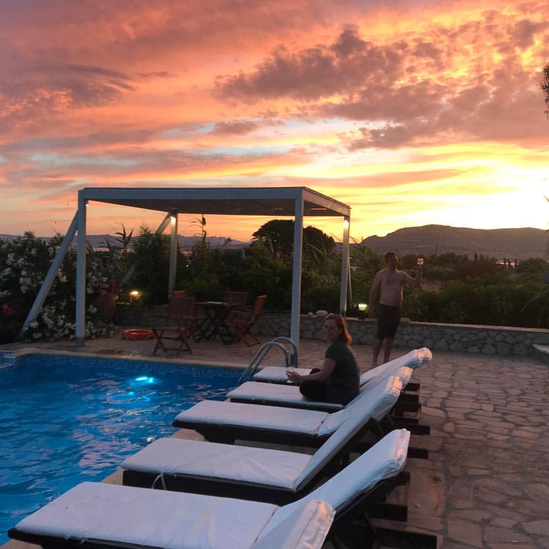 マイケル・グラント・テリーのインスタグラム：「Um... I just can’t. #greece」