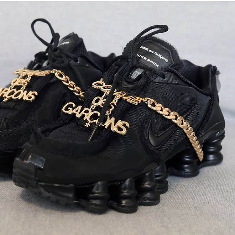 GlobalFvshionのインスタグラム：「Comme des Garçons x Nike Shox」