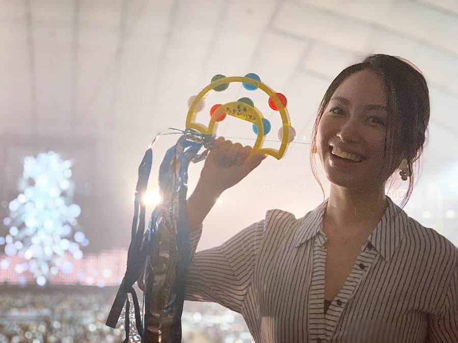 のインスタグラム：「#ゆずドームライブ #ゆずのみ #拍手喝祭  最高やったあああ🥺✨✨✨ ・ ・ 隠れゆずっこの寺田も、 もちろん参戦しておりました！！ ・ ・ もう何回もゆずライブに参戦している私ですが、実は一番行きたかったのが『ゆずのみ』、2人だけの弾き語りライブだったのです！！！ ・ ・ 念願叶った🥺✨ 開催してくれてありがとう🥺✨ ・ ・ 最近の楽曲もステキなものばかりなんだけど、それも分かってるけど…！！！ ・ ・ やはり私は、昔のゆず楽曲が大好きなんだな ・ ・ 『飛べない鳥』『青』『3番線』 を歌ってくれてもう、満足！ まあほんとは、『いつか』と『春風』聞きたかったし、個人的には『カナブン』が好きすぎるから一度はライブで聴けたら幸せすぎるななんて妄想は叶わなかったけど！ ・ ・ それでも、大満足🥺！！！！！ ・ ・ またゆずのみ、やってほしいなあ… そしたらもう絶対行く！ まあ普通のライブも行くけど！ ・ ・ ゆずのお2人 幸せな時間をありがとう🥺✨✨ ・ ・ #ゆず #ゆずっこ  #東京ドーム #ドームツアー  #寺田有希 #teradayuki」
